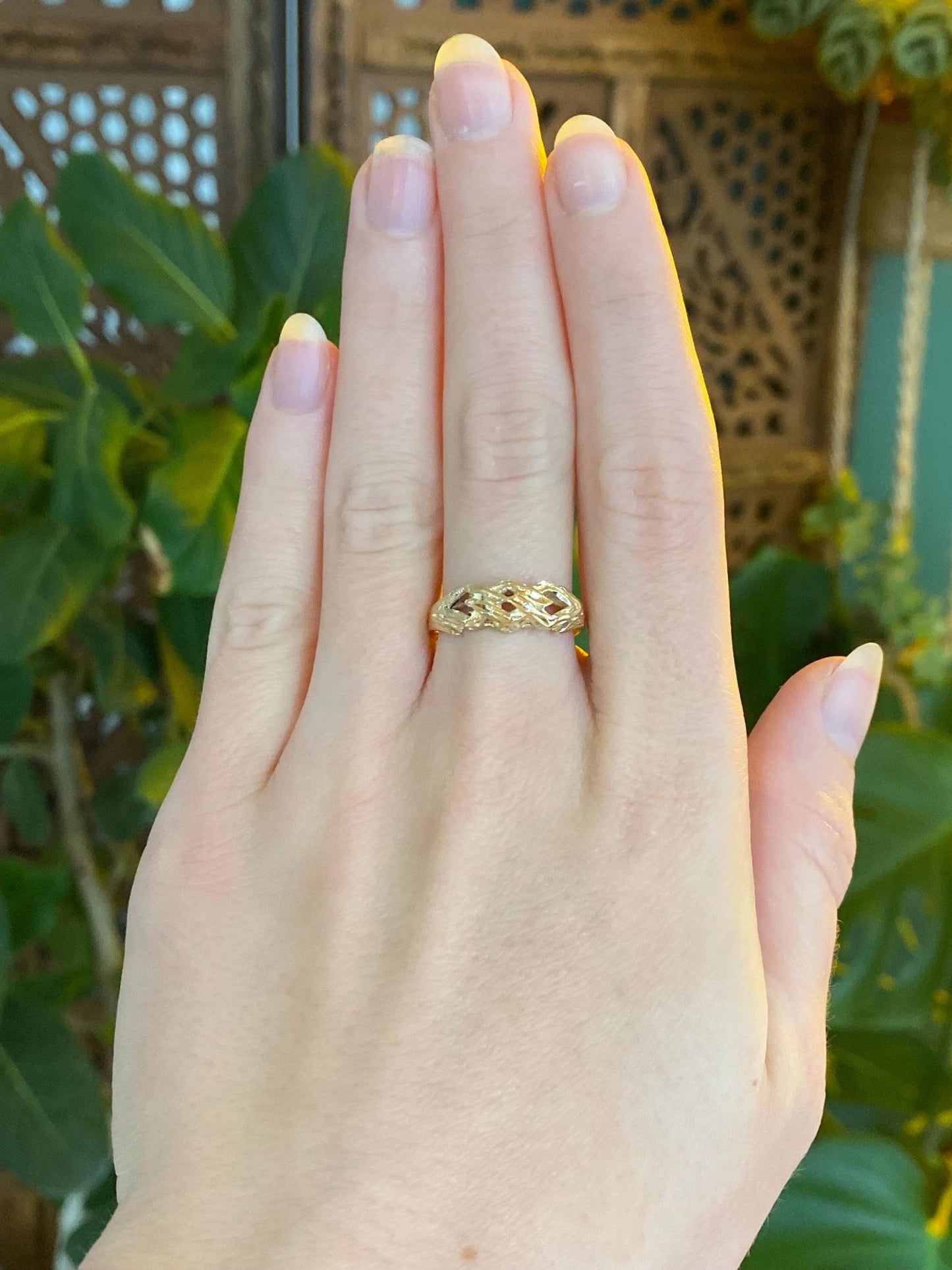 Vintage Solid 14k Yellow Gold Diamond Cut Ring Band - Size 7.75