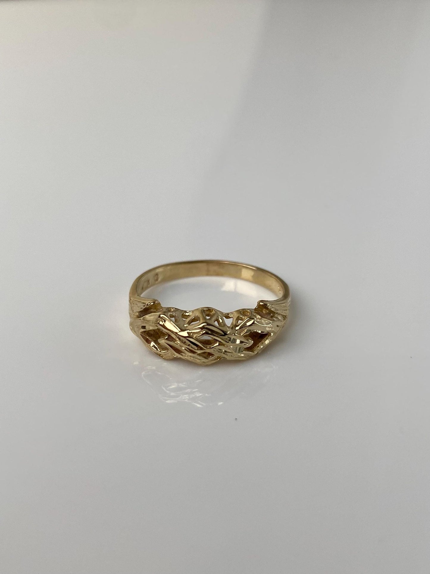 Vintage Solid 14k Yellow Gold Diamond Cut Ring Band - Size 7.75