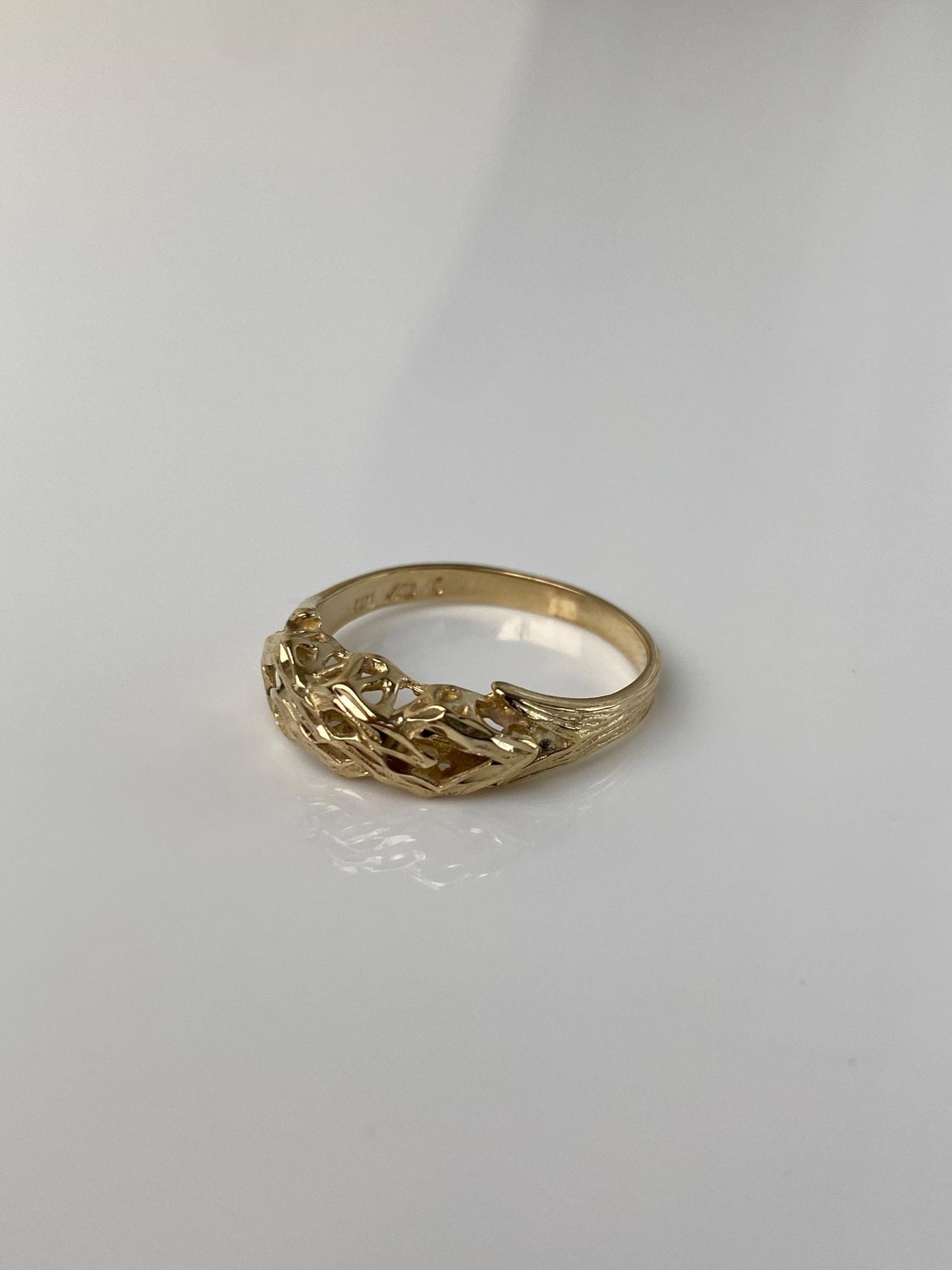 Vintage Solid 14k Yellow Gold Diamond Cut Ring Band - Size 7.75