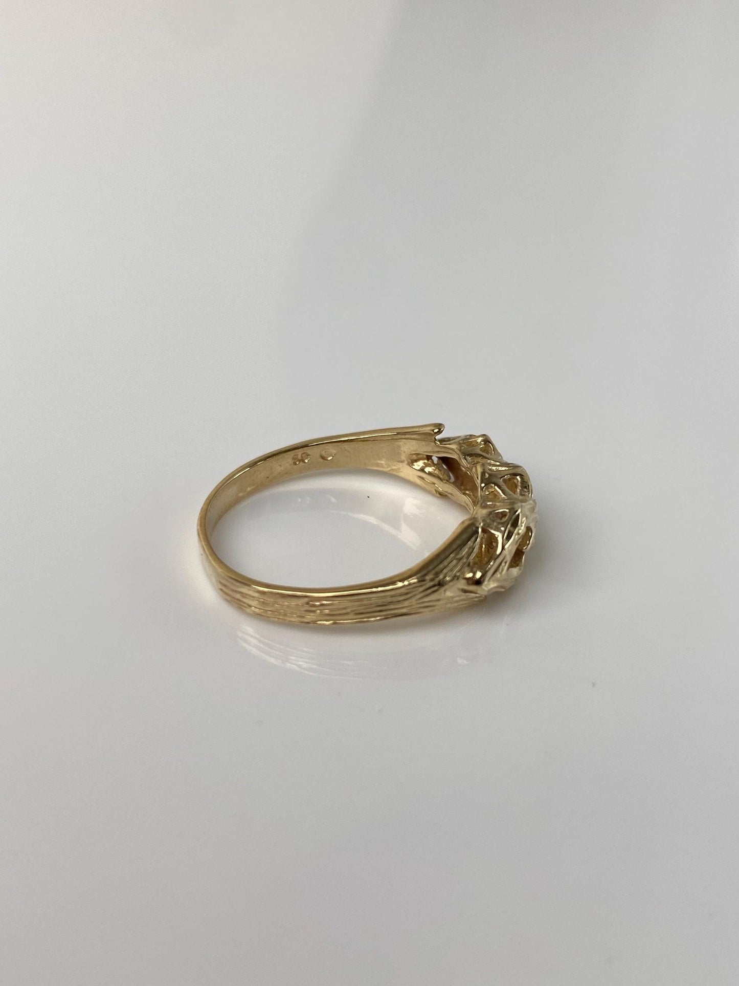 Vintage Solid 14k Yellow Gold Diamond Cut Ring Band - Size 7.75