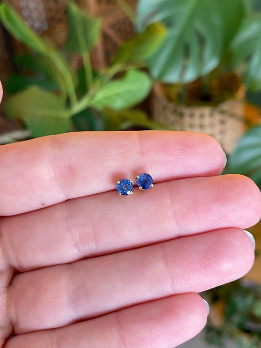 Vintage Solid 14k Yellow Gold Blue Sapphire Stud Earrings