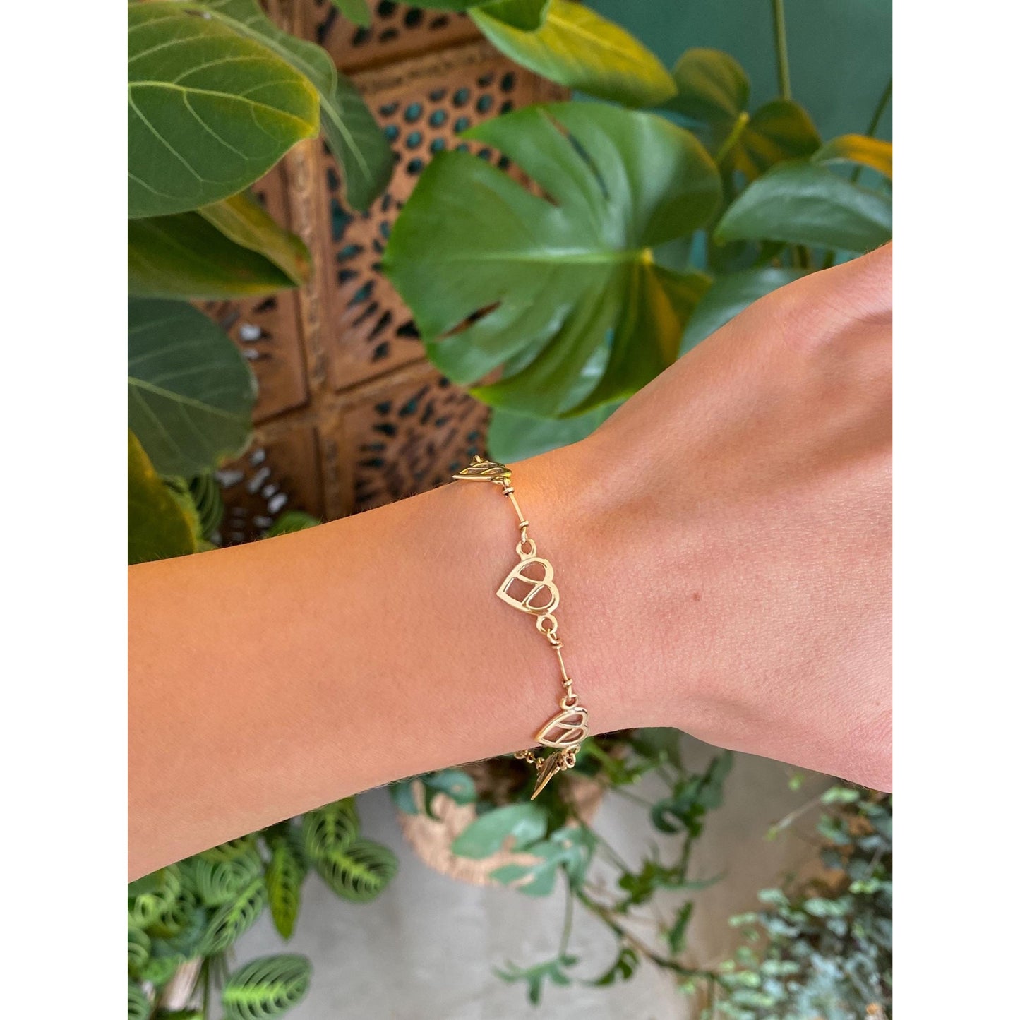 Vintage Solid 14k Yellow Gold Heart Window Link Bracelet - 7.75 inches