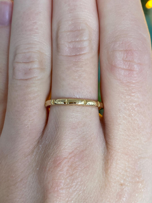 Vintage Solid 18k Yellow Gold Designed Ring Band - Size 7.5