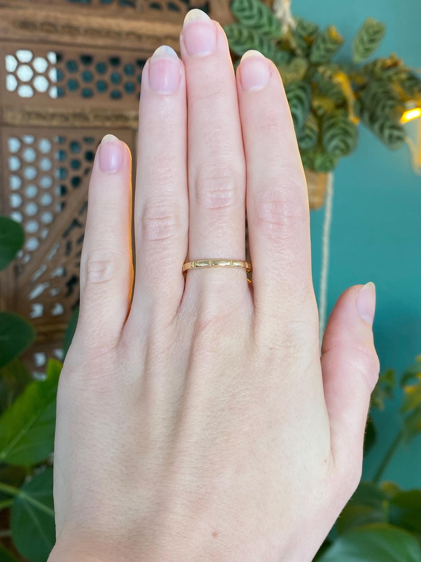 Vintage Solid 18k Yellow Gold Designed Ring Band - Size 7.5