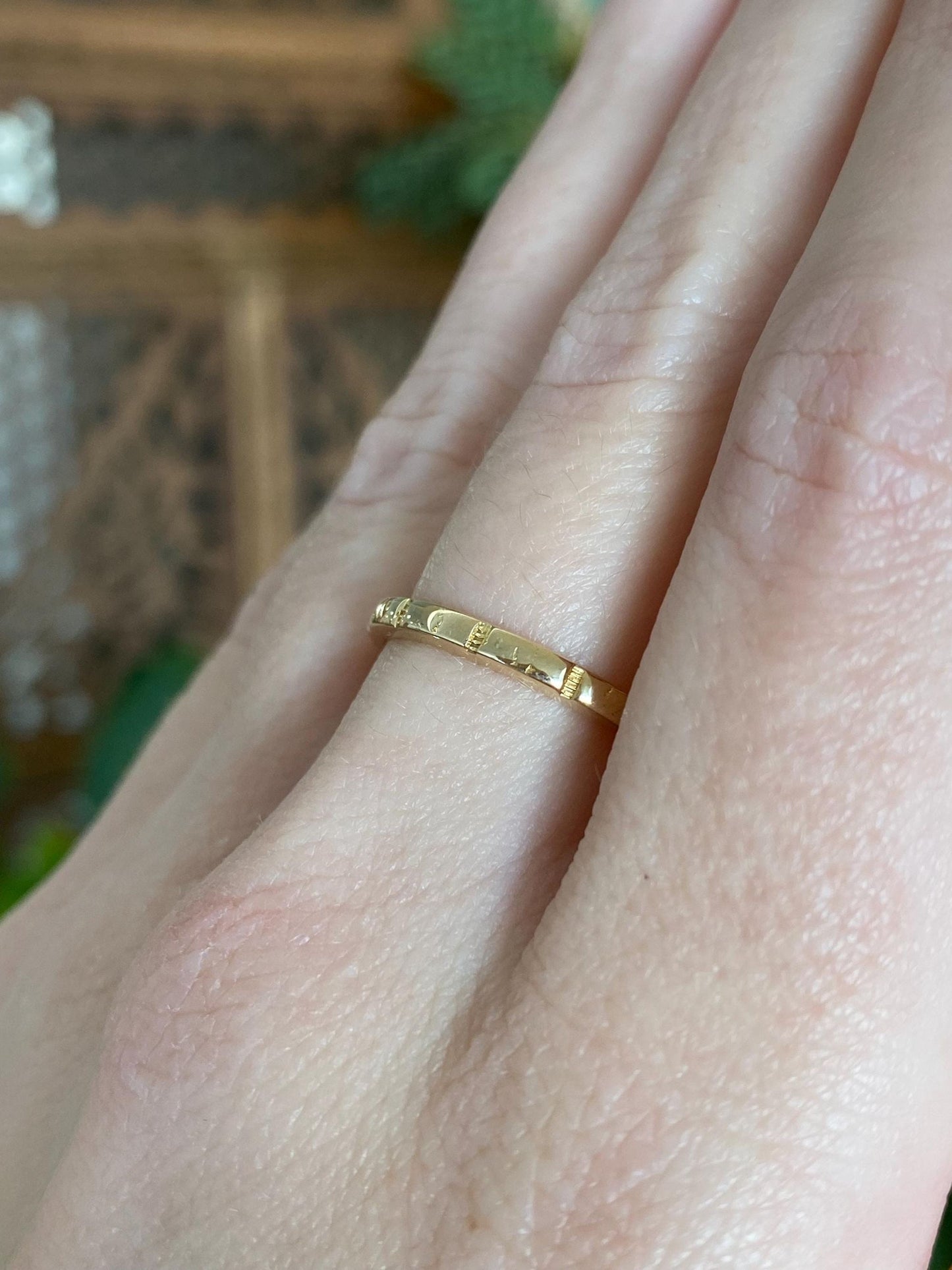 Vintage Solid 18k Yellow Gold Designed Ring Band - Size 7.5