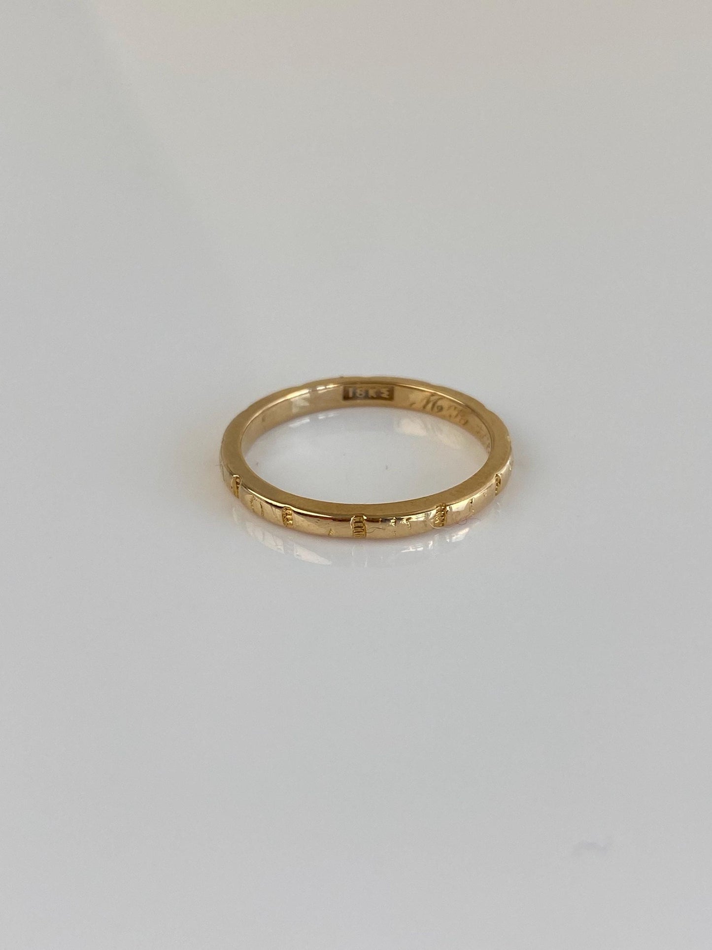 Vintage Solid 18k Yellow Gold Designed Ring Band - Size 7.5