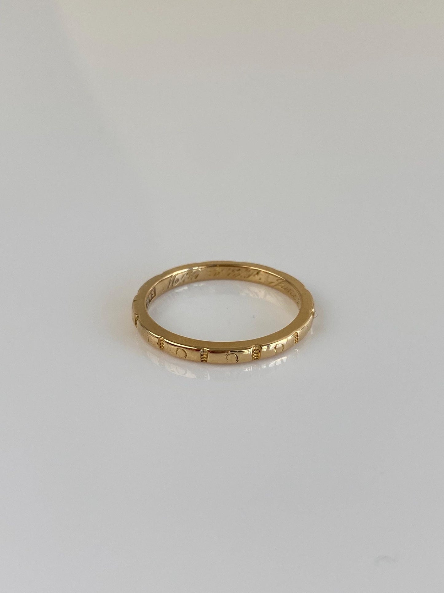 Vintage Solid 18k Yellow Gold Designed Ring Band - Size 7.5