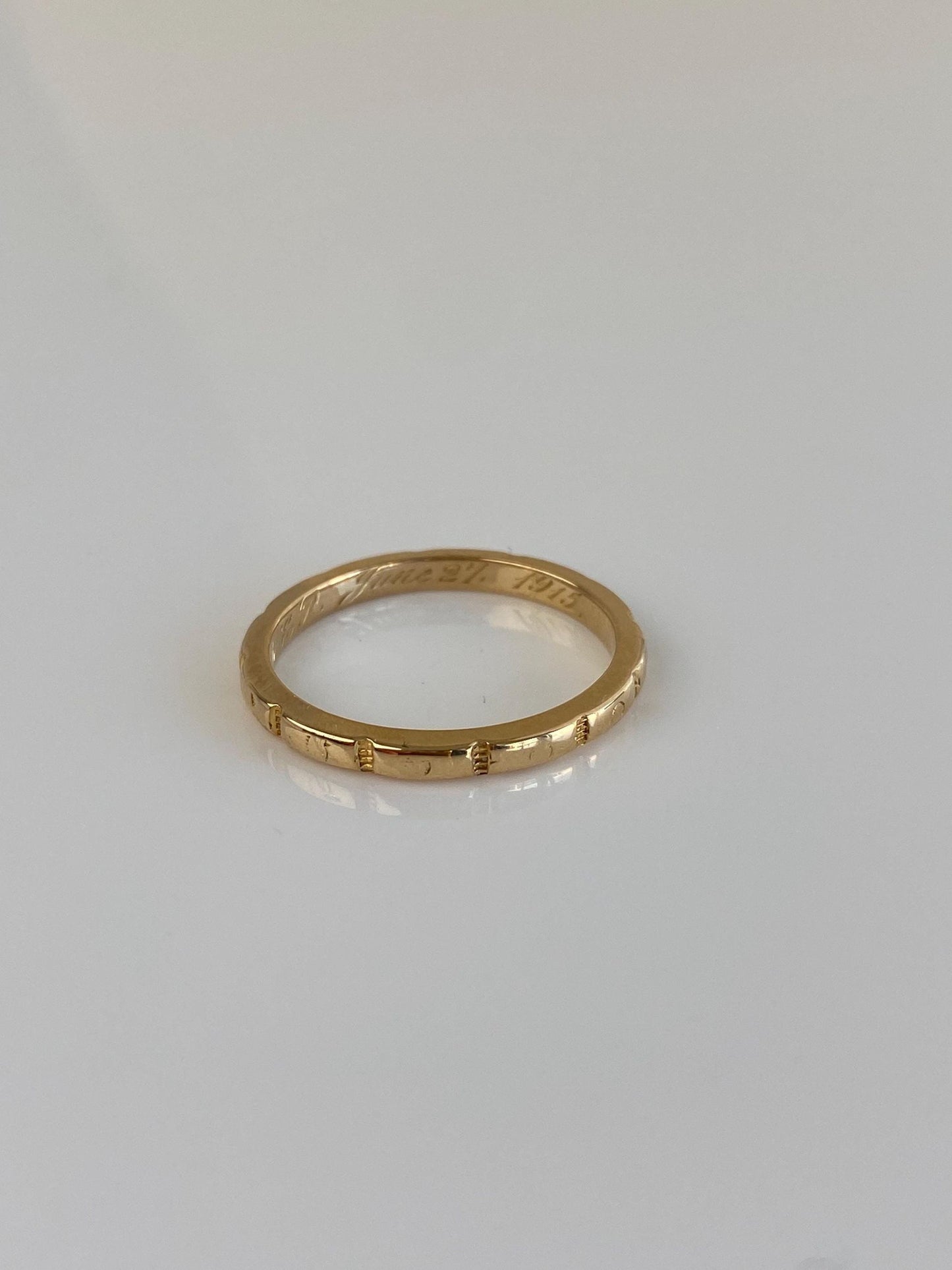 Vintage Solid 18k Yellow Gold Designed Ring Band - Size 7.5