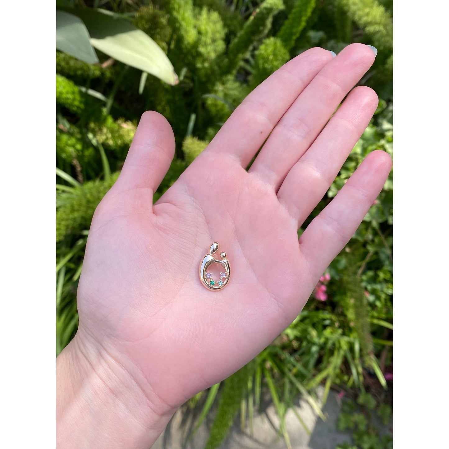 Solid 14k Yellow Gold Aquamarine Colored Quartz Green Cubic Zirconia Abstract People Charm