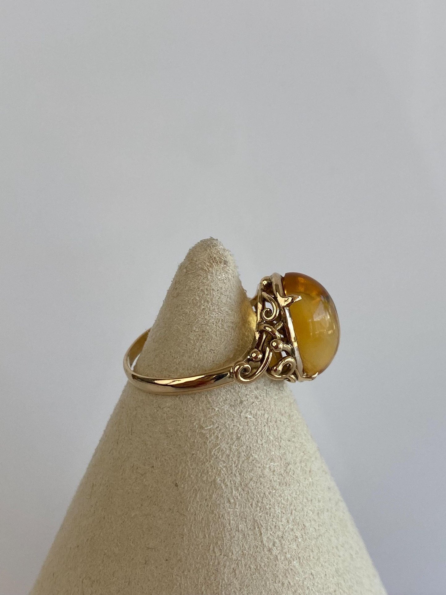 Vintage Solid 14k Yellow Gold Citrine Cabochon Ring - Size 7.25