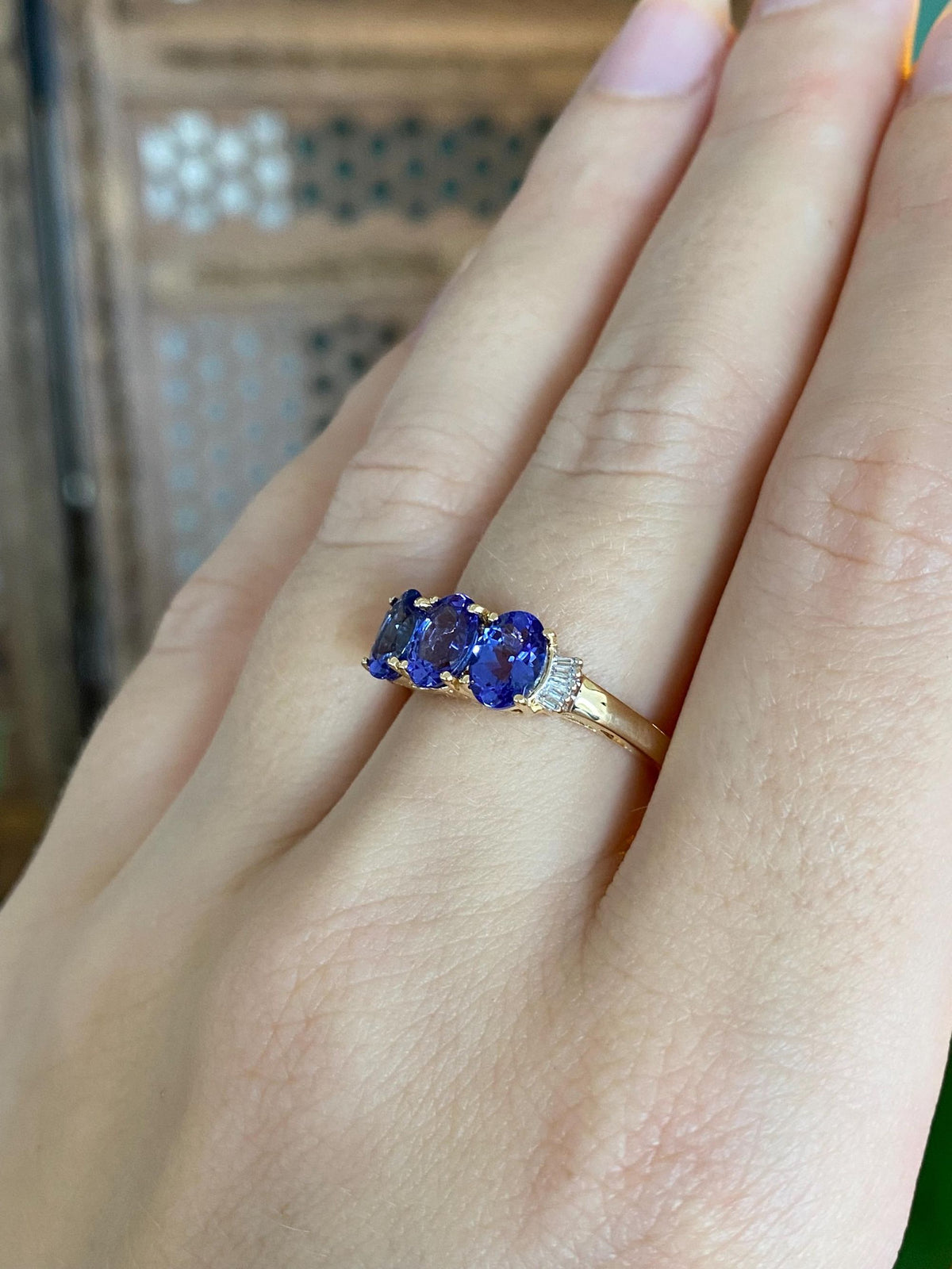 Solid 18k Yellow Gold Tanzanite Diamond Ring - Size 6.75