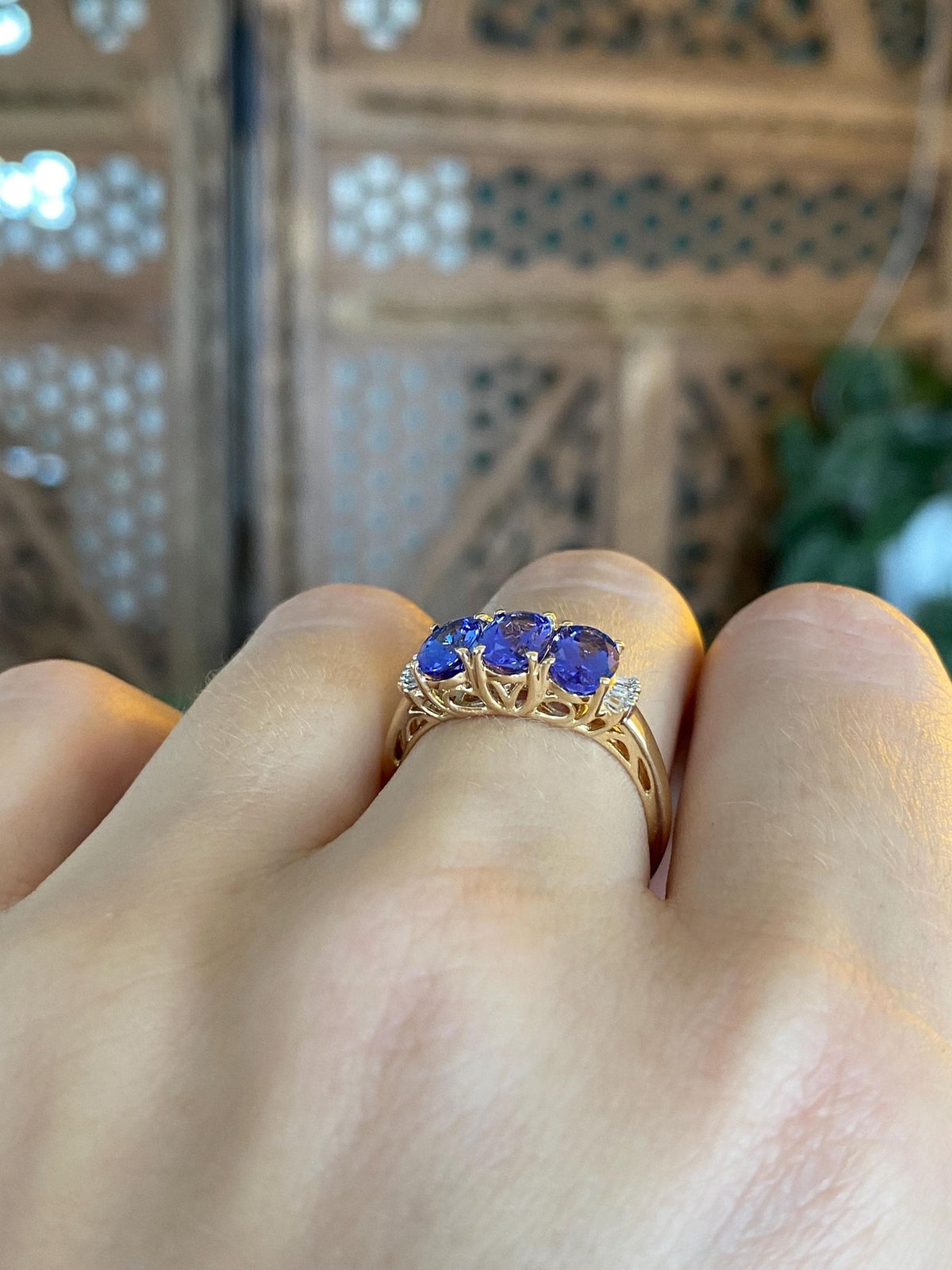 Solid 18k Yellow Gold Tanzanite Diamond Ring - Size 6.75