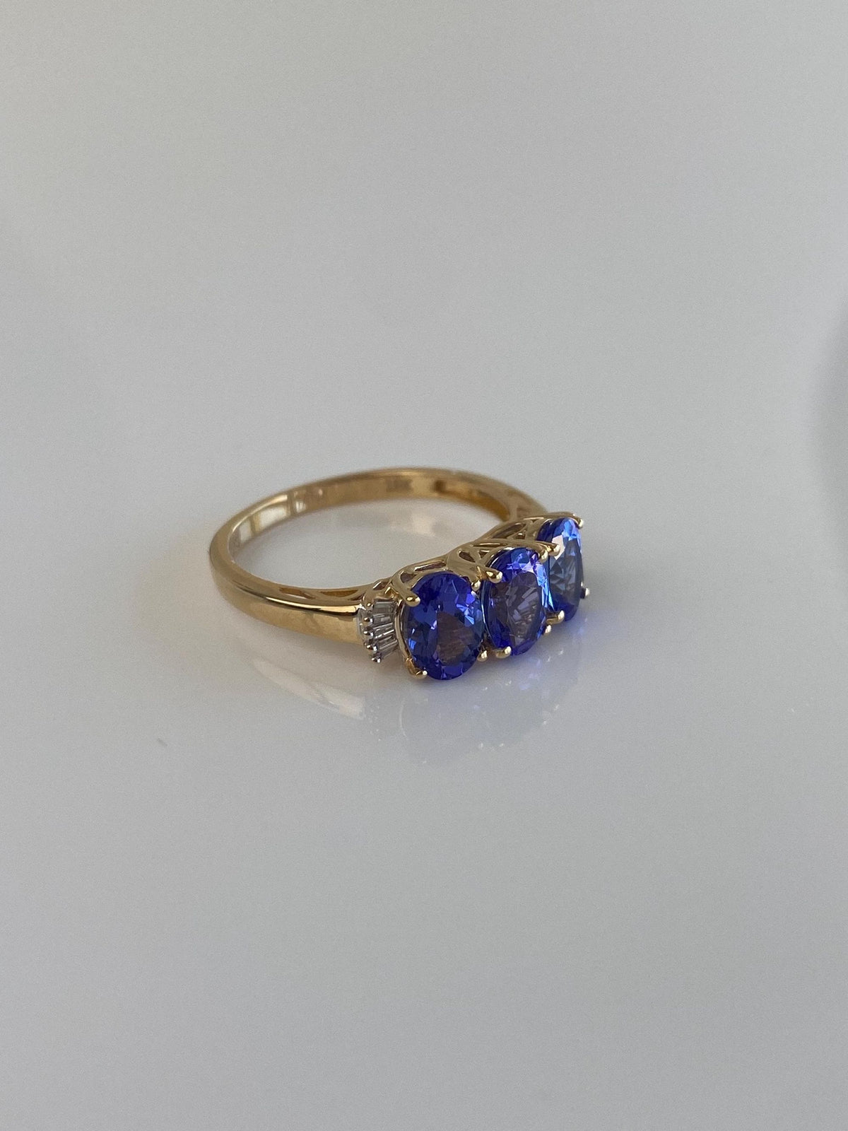 Solid 18k Yellow Gold Tanzanite Diamond Ring - Size 6.75