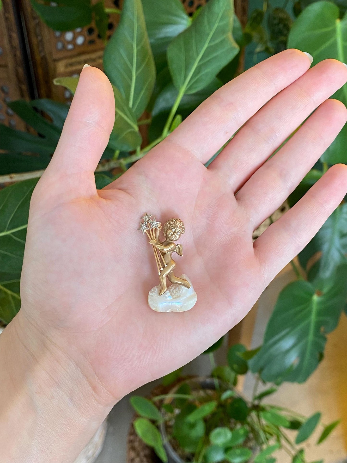 Vintage Solid 14k Yellow Gold Diamonds Freeform Pearl Cherub Brooch Pin