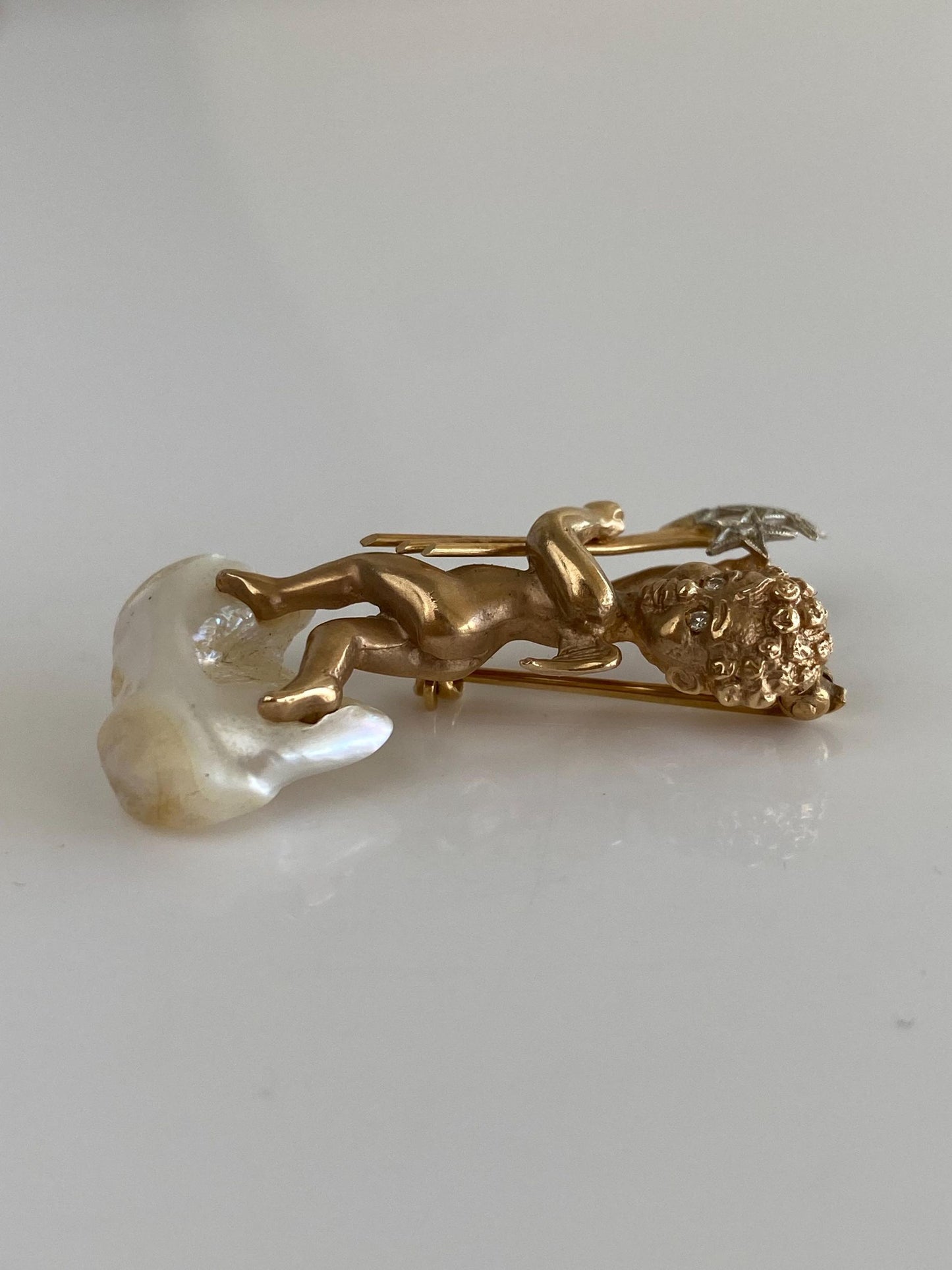 Vintage Solid 14k Yellow Gold Diamonds Freeform Pearl Cherub Brooch Pin