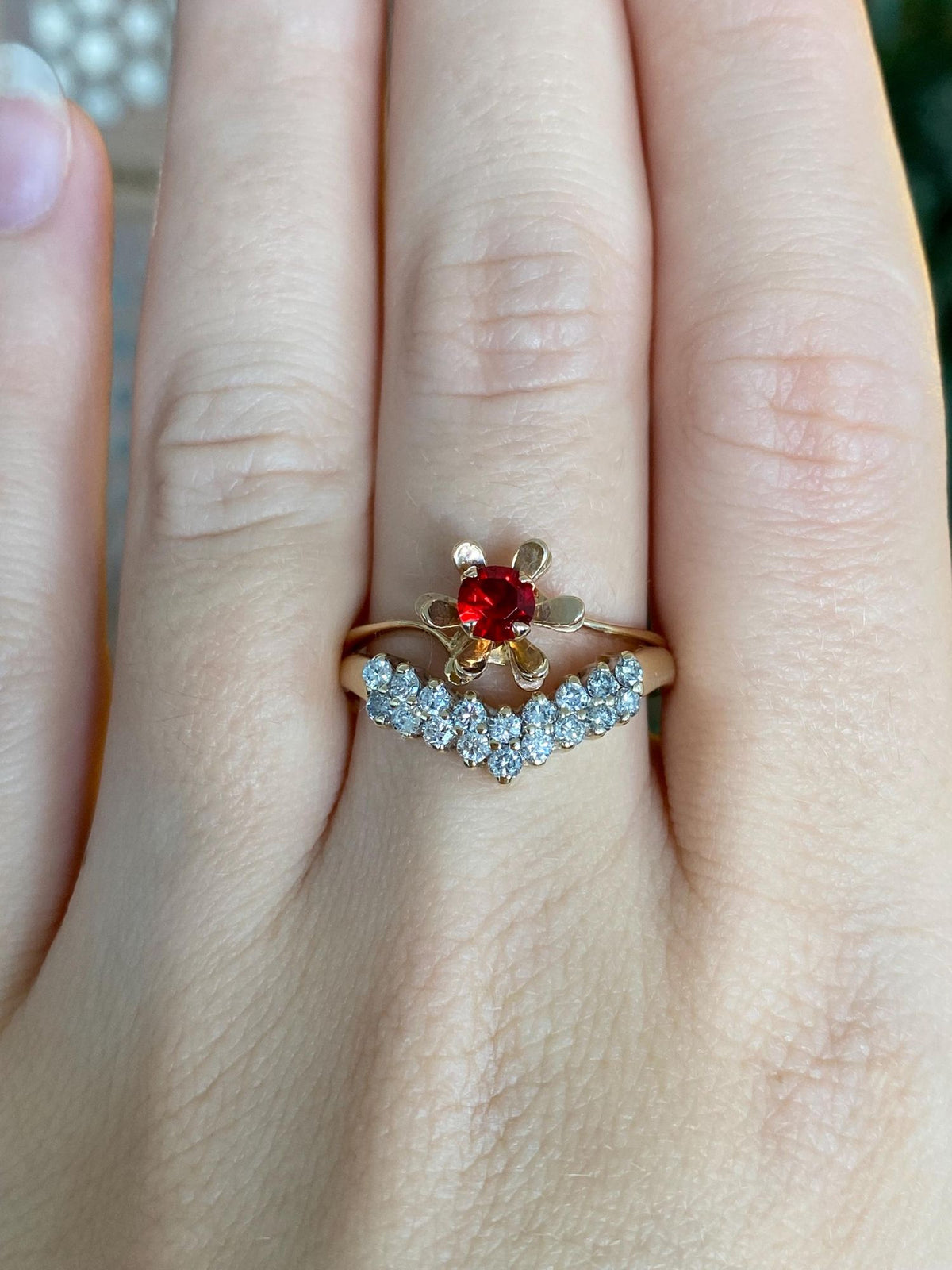 Vintage Solid 14k Yellow Gold Red & Clear Cubic Zirconia Flower Chevron Ring - Size 9.25