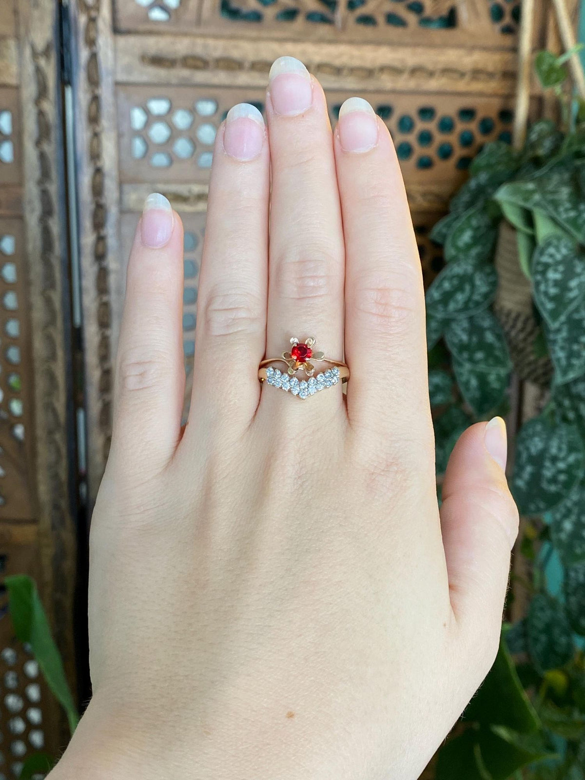 Vintage Solid 14k Yellow Gold Red & Clear Cubic Zirconia Flower Chevron Ring - Size 9.25