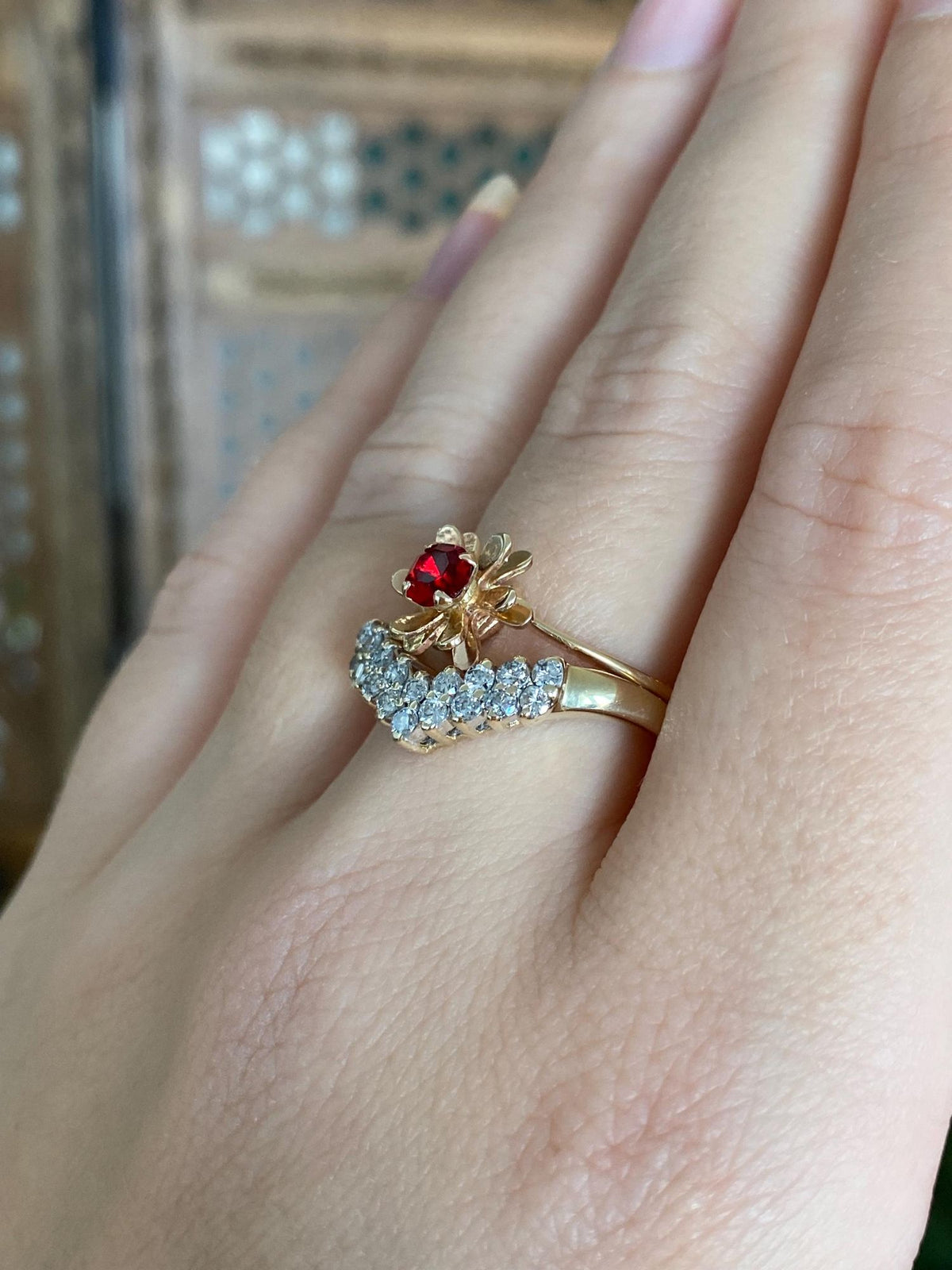 Vintage Solid 14k Yellow Gold Red & Clear Cubic Zirconia Flower Chevron Ring - Size 9.25