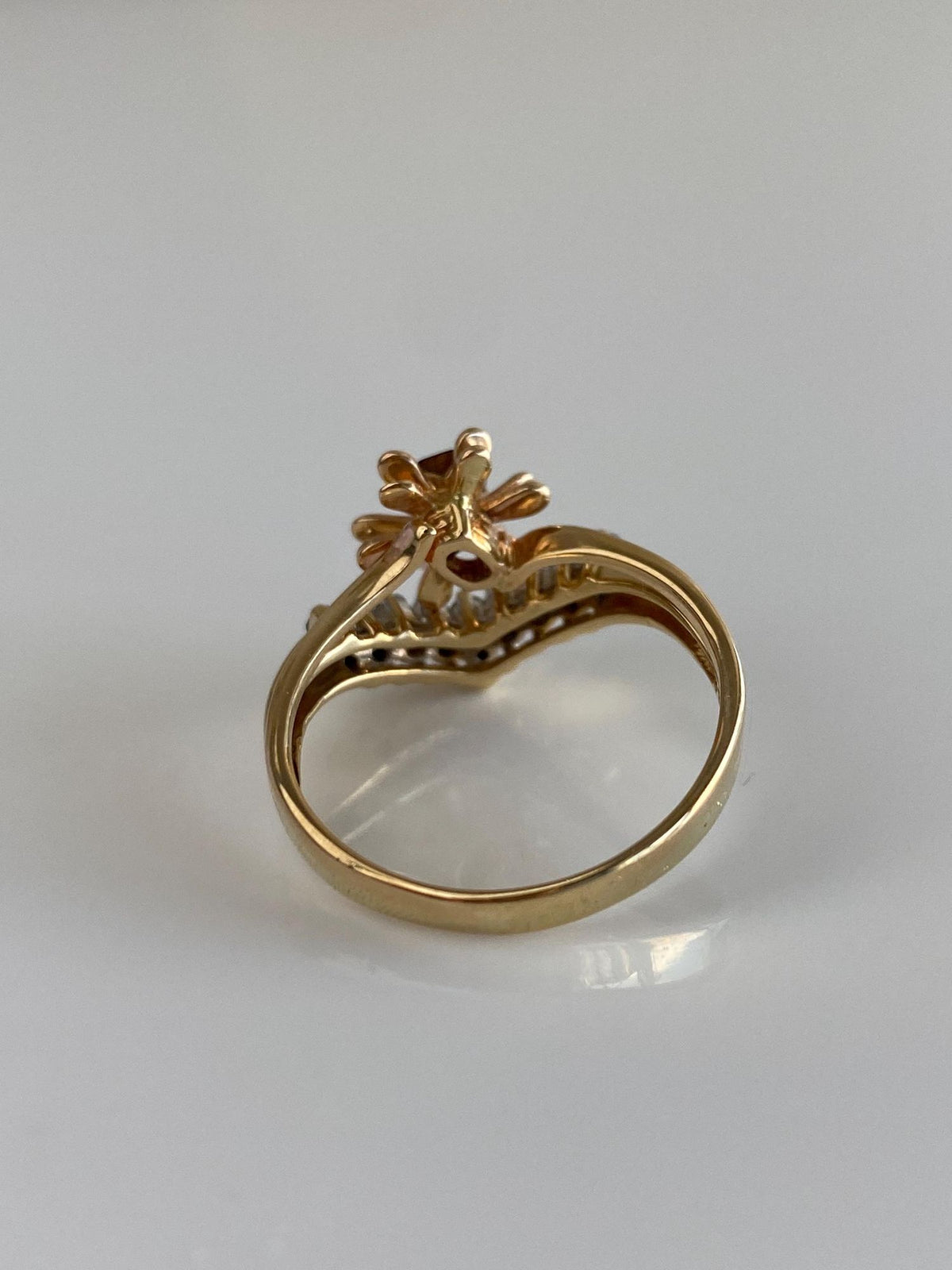 Vintage Solid 14k Yellow Gold Red & Clear Cubic Zirconia Flower Chevron Ring - Size 9.25
