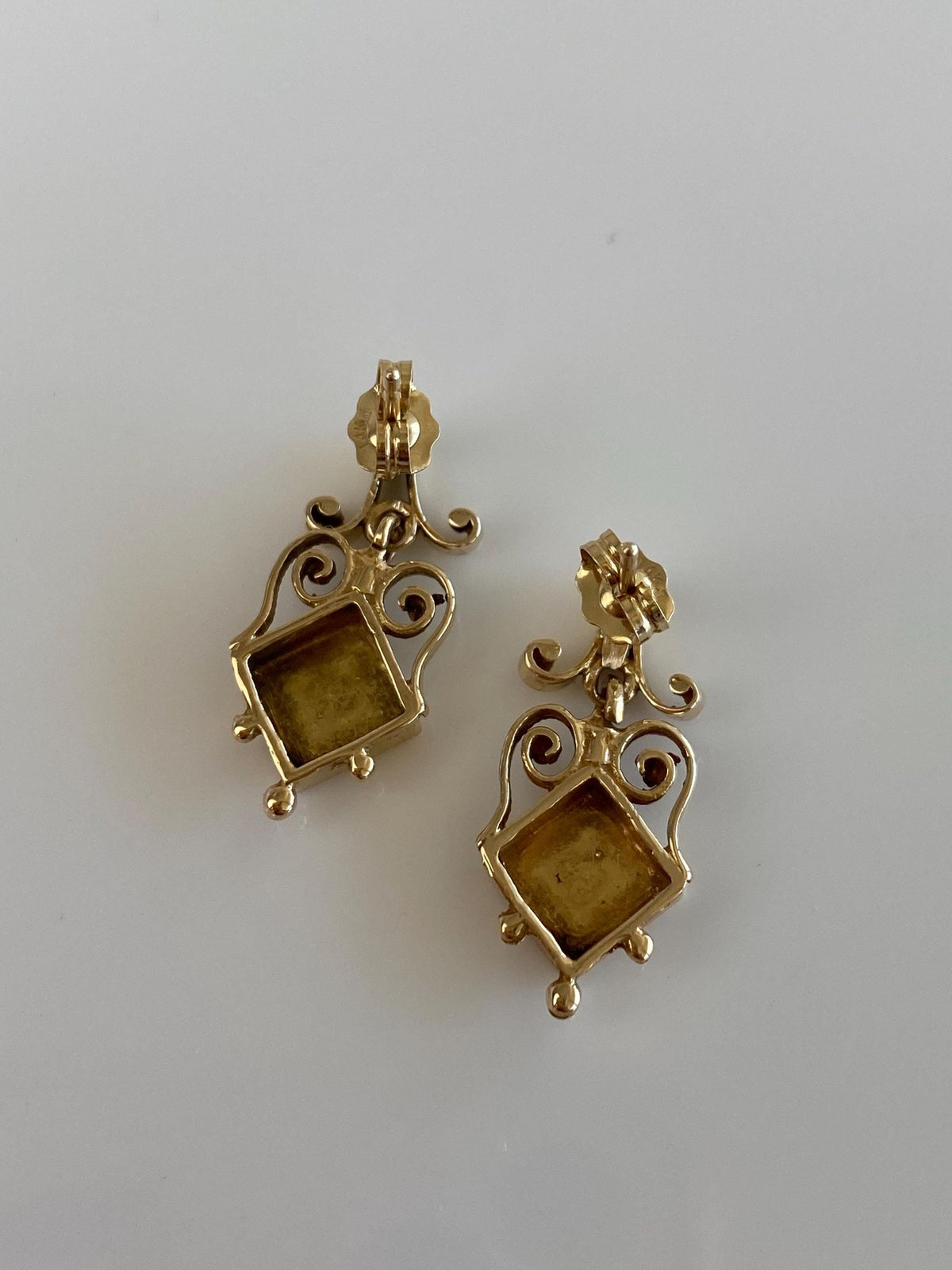 Vintage Solid 14k Yellow Gold Engraved Dangle Stud Earrings