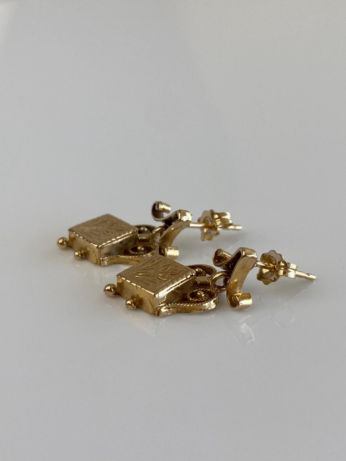 Vintage Solid 14k Yellow Gold Engraved Dangle Stud Earrings