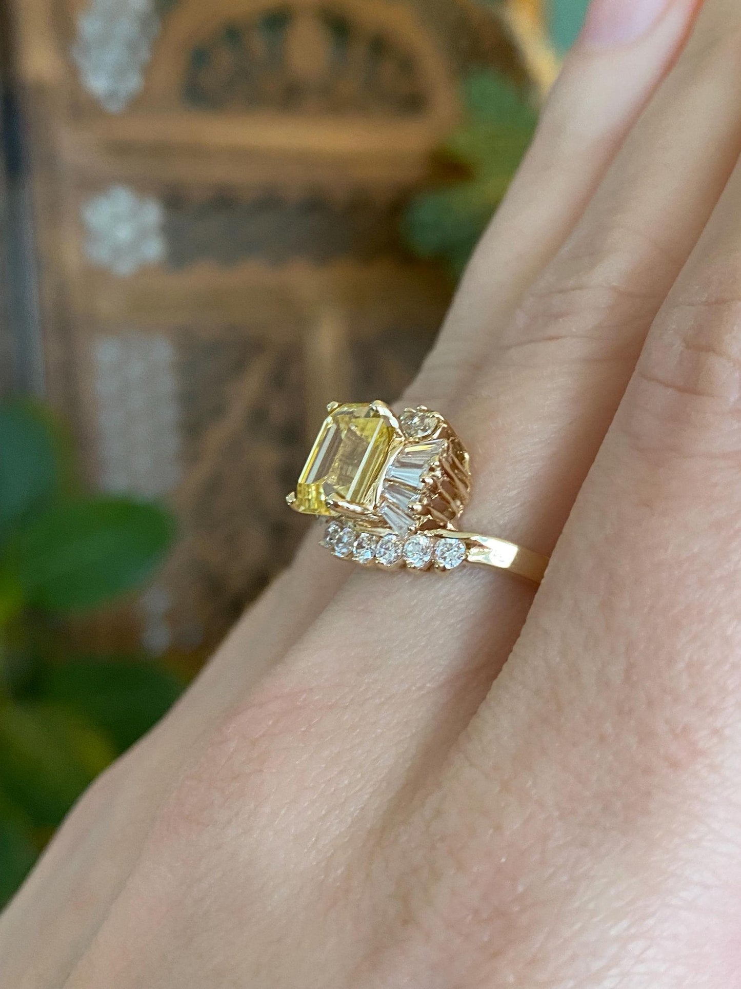 Vintage Solid 14k Yellow Gold Clear & Pale Yellow Cubic Zirconia Ring - Size 6