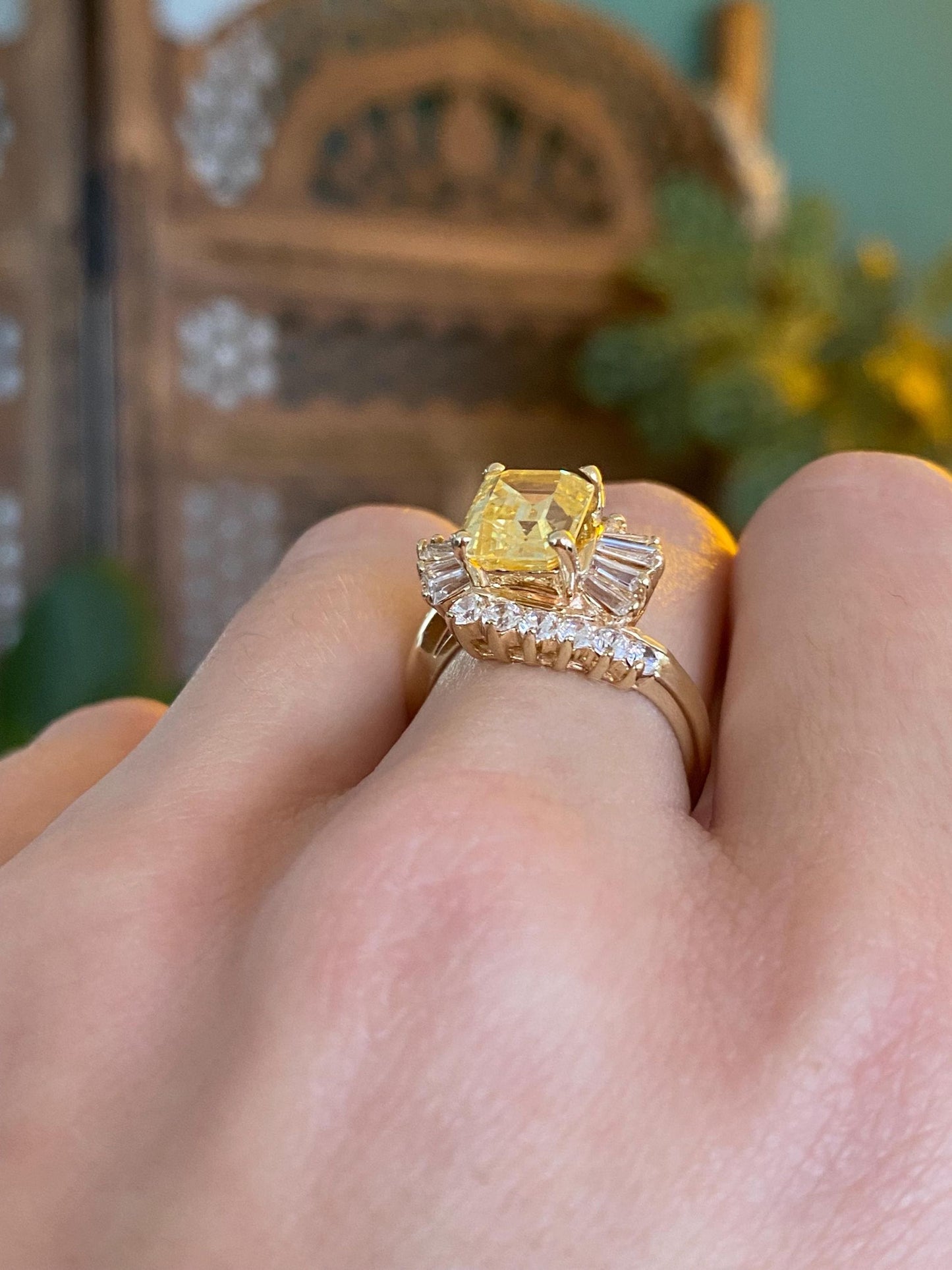 Vintage Solid 14k Yellow Gold Clear & Pale Yellow Cubic Zirconia Ring - Size 6