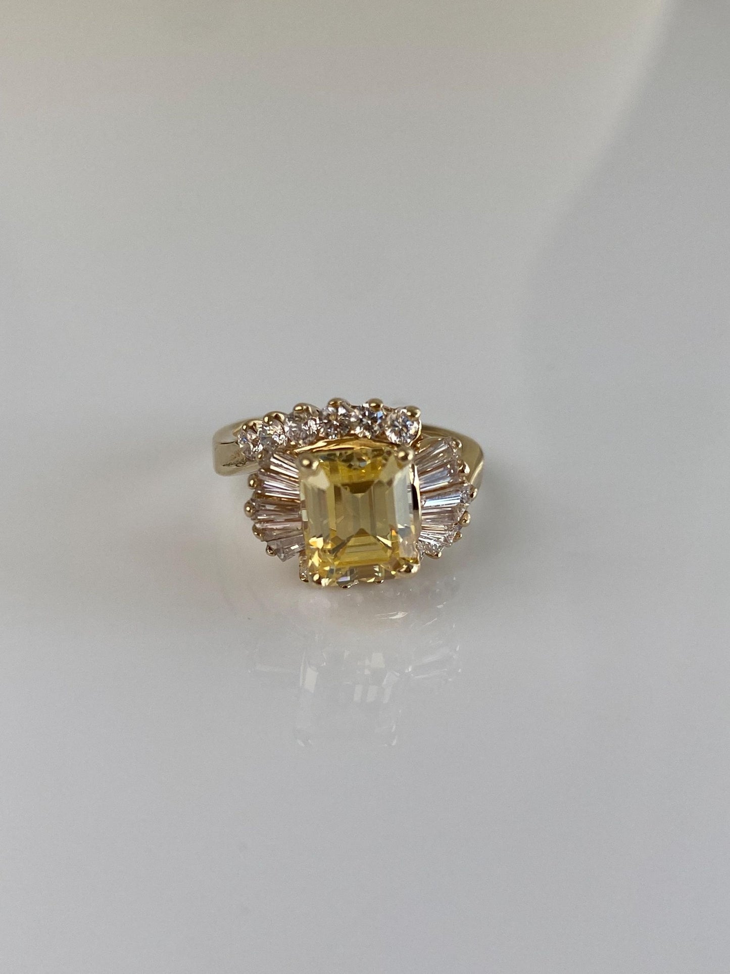 Vintage Solid 14k Yellow Gold Clear & Pale Yellow Cubic Zirconia Ring - Size 6