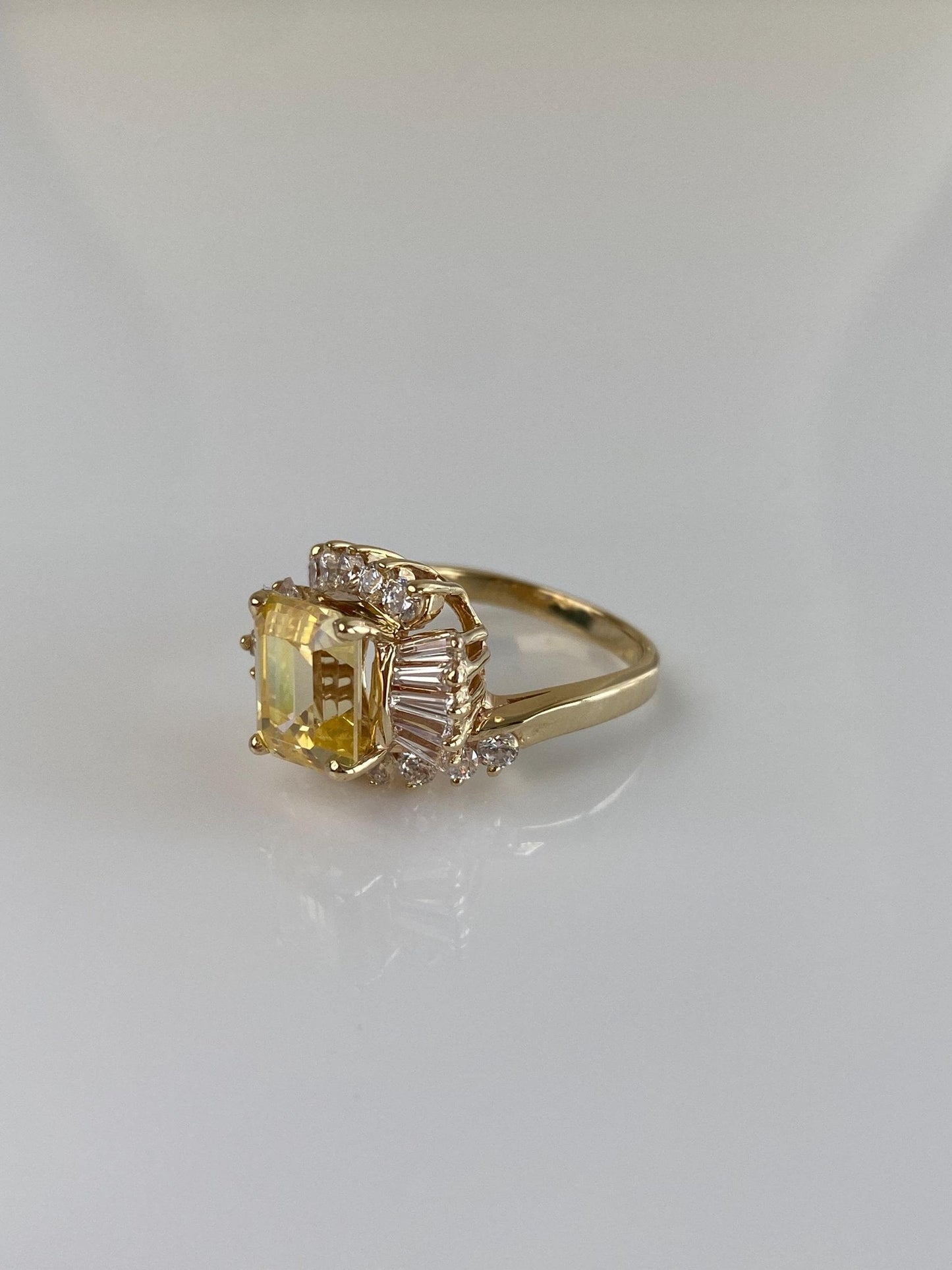 Vintage Solid 14k Yellow Gold Clear & Pale Yellow Cubic Zirconia Ring - Size 6