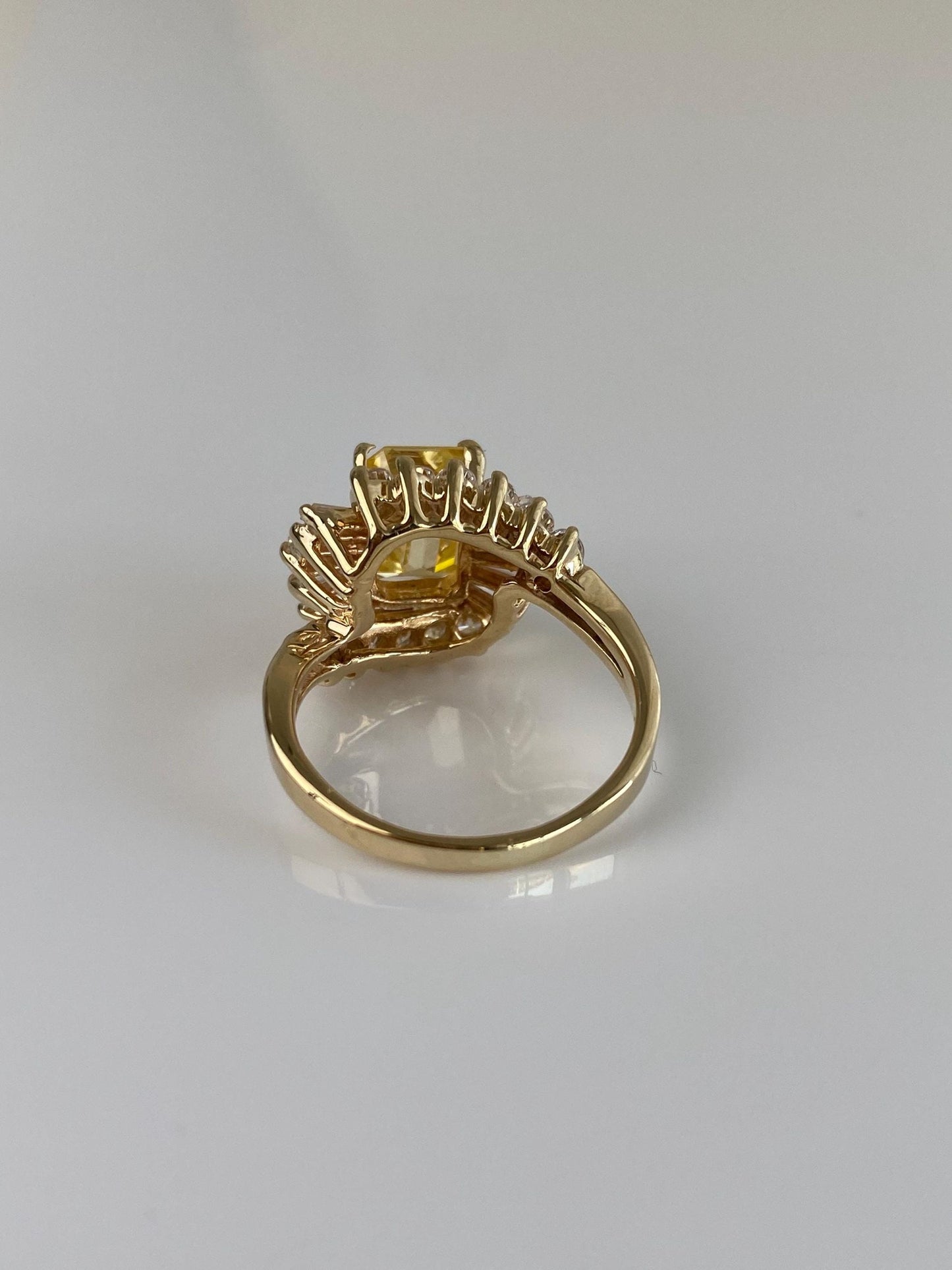 Vintage Solid 14k Yellow Gold Clear & Pale Yellow Cubic Zirconia Ring - Size 6