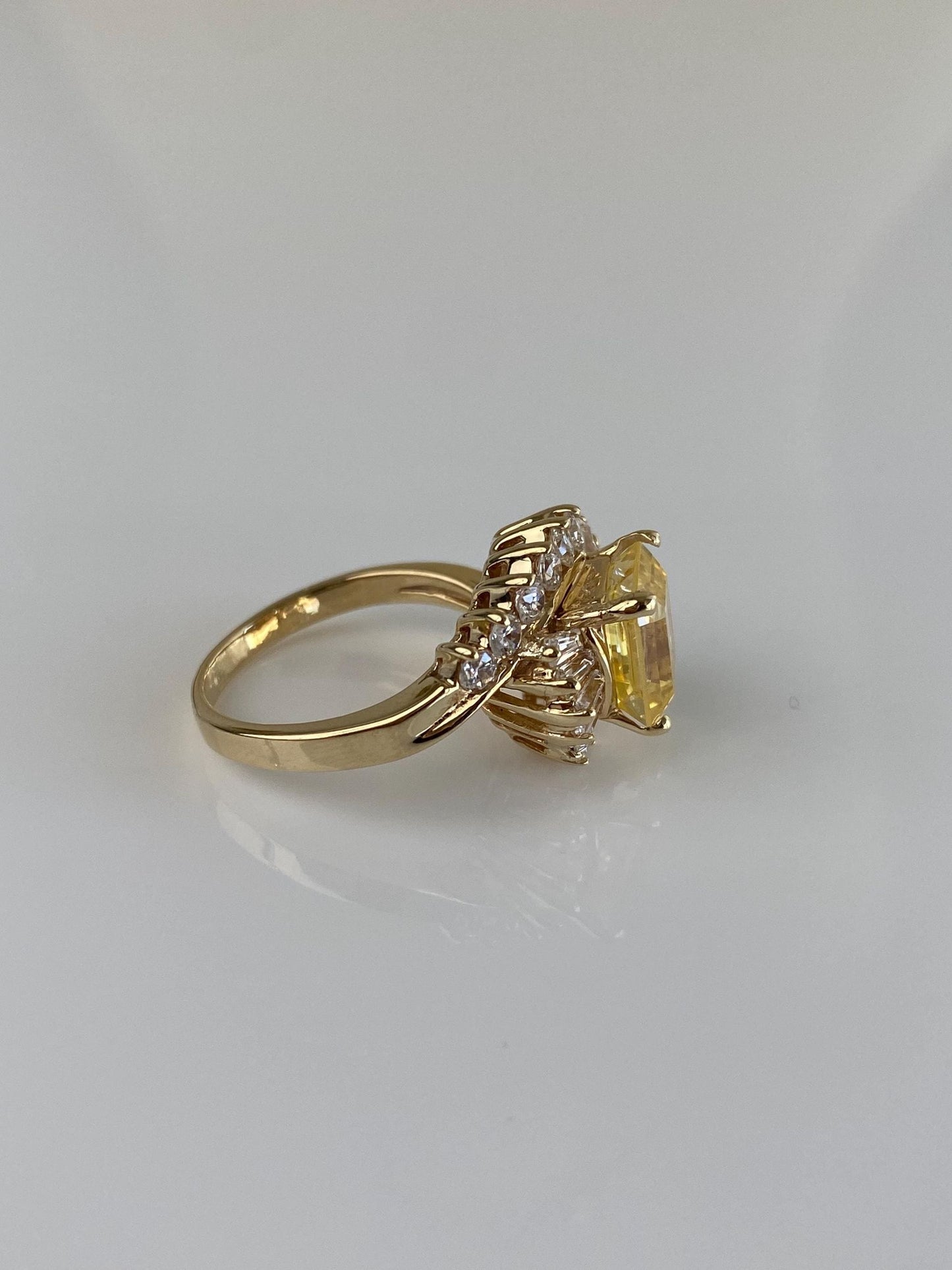 Vintage Solid 14k Yellow Gold Clear & Pale Yellow Cubic Zirconia Ring - Size 6