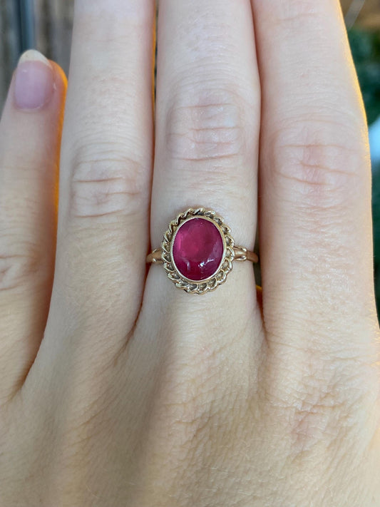 Vintage Solid 9k Yellow Gold Pink Cubic Zirconia Ring - Size 6.5