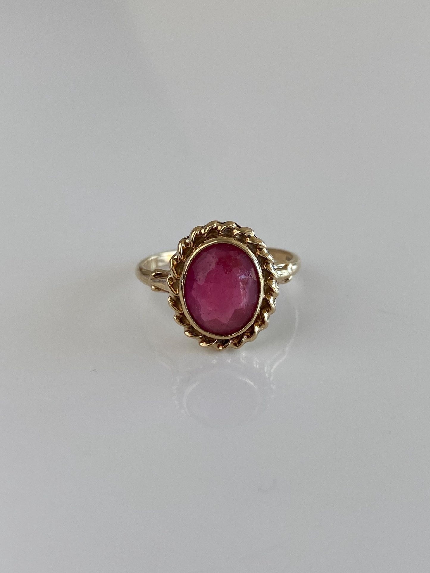 Vintage Solid 9k Yellow Gold Pink Cubic Zirconia Ring - Size 6.5