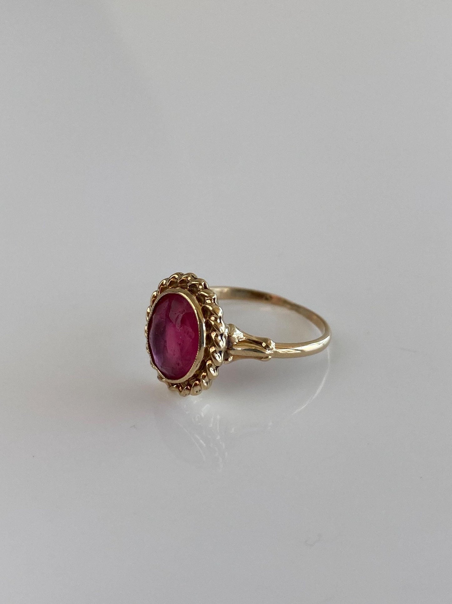 Vintage Solid 9k Yellow Gold Pink Cubic Zirconia Ring - Size 6.5