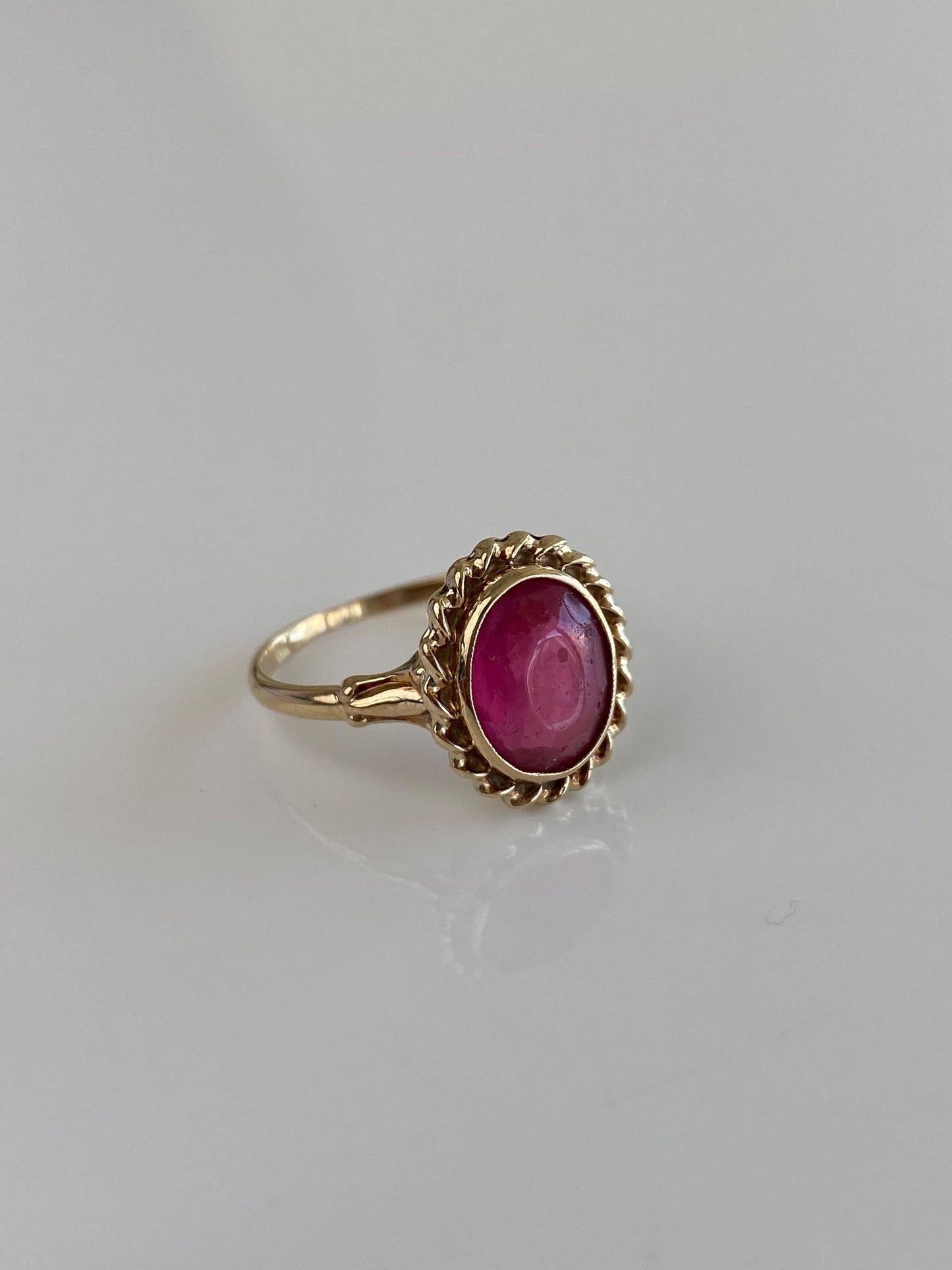 Vintage Solid 9k Yellow Gold Pink Cubic Zirconia Ring - Size 6.5