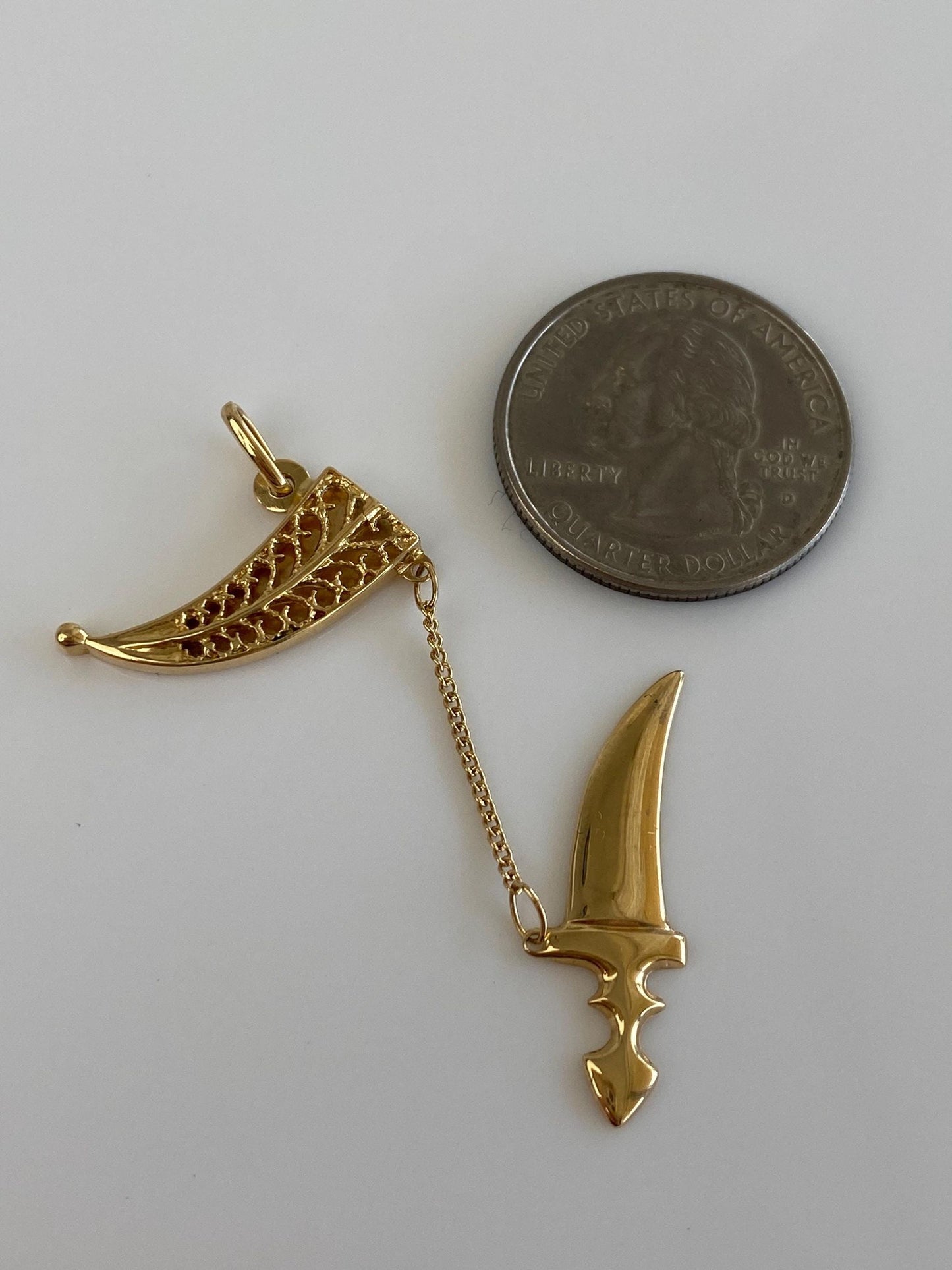 Vintage Solid 18k Yellow Gold Filigree Dagger & Sheath Charm