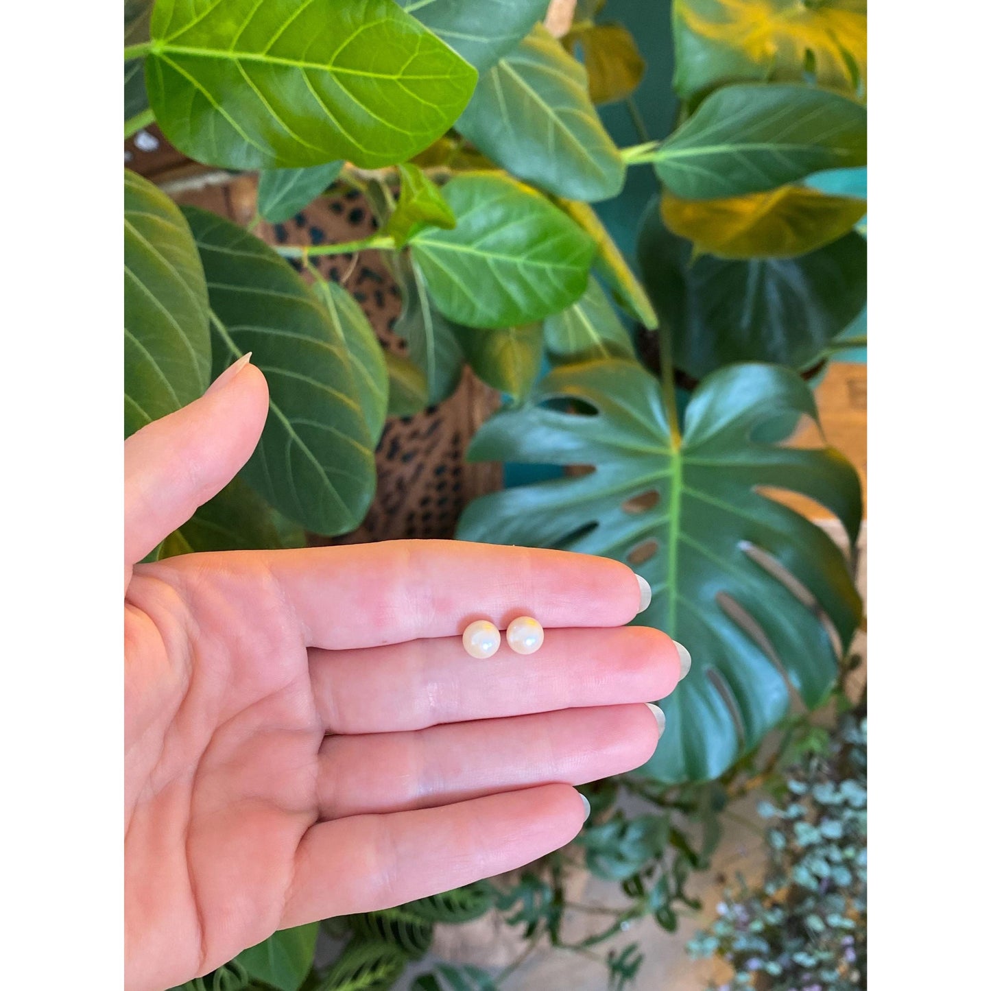 Vintage Solid 14k Yellow Gold Pearl Stud Earrings