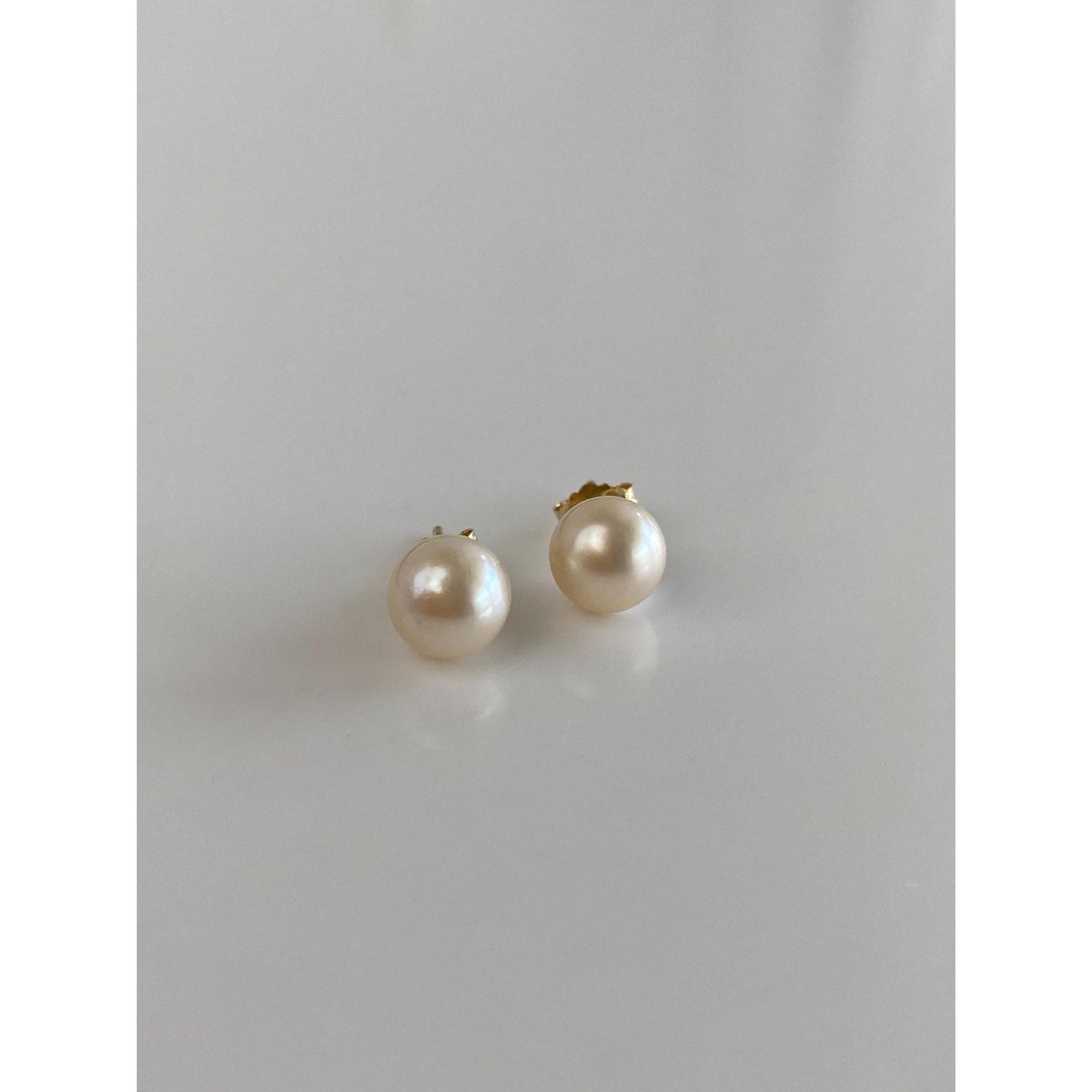 Vintage Solid 14k Yellow Gold Pearl Stud Earrings