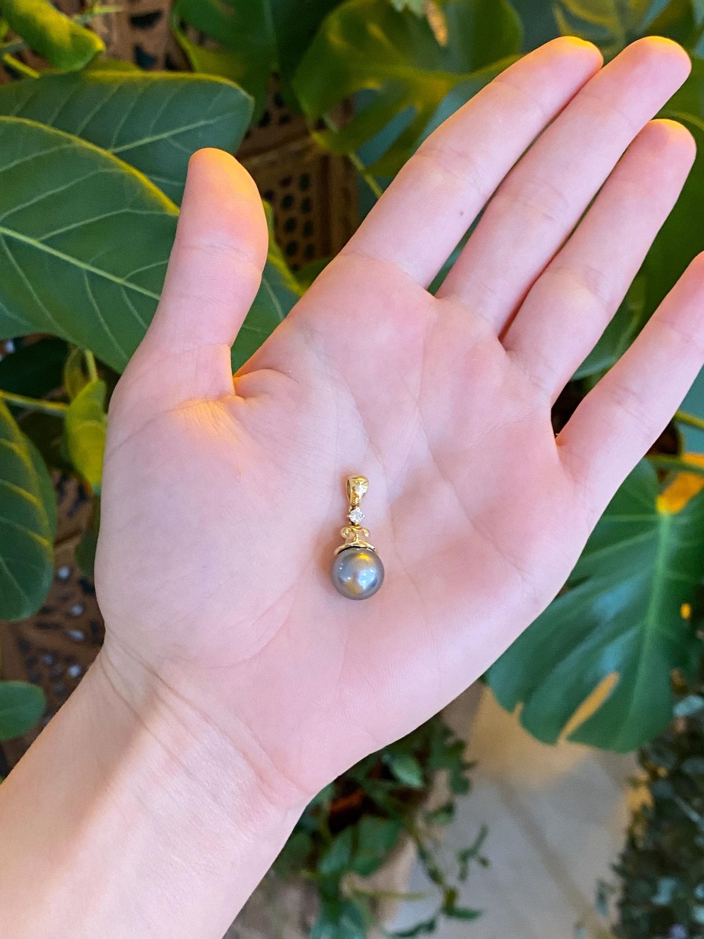 Vintage Solid 18k Yellow Gold Diamond Peacock Pearl Charm