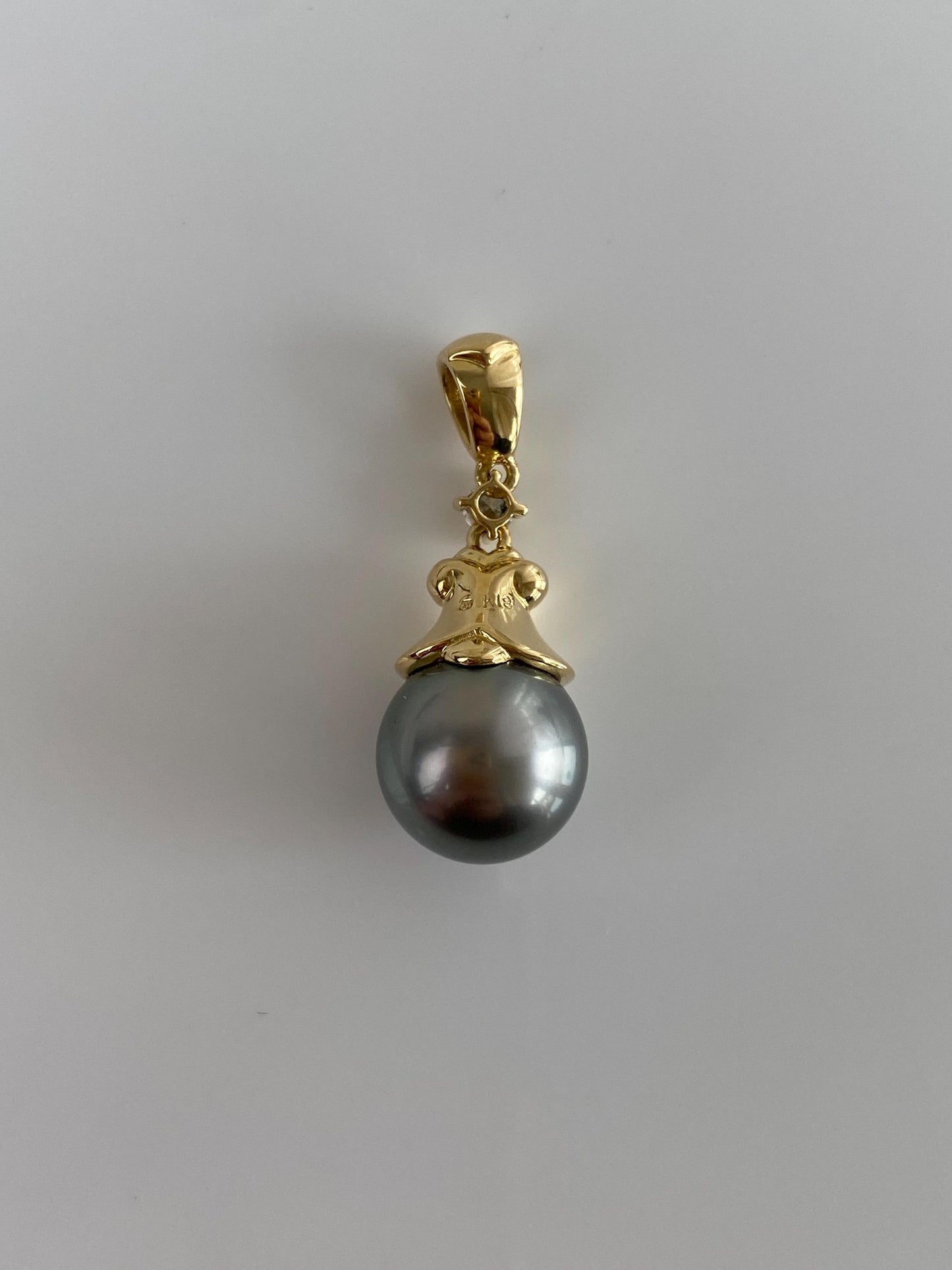 Vintage Solid 18k Yellow Gold Diamond Peacock Pearl Charm