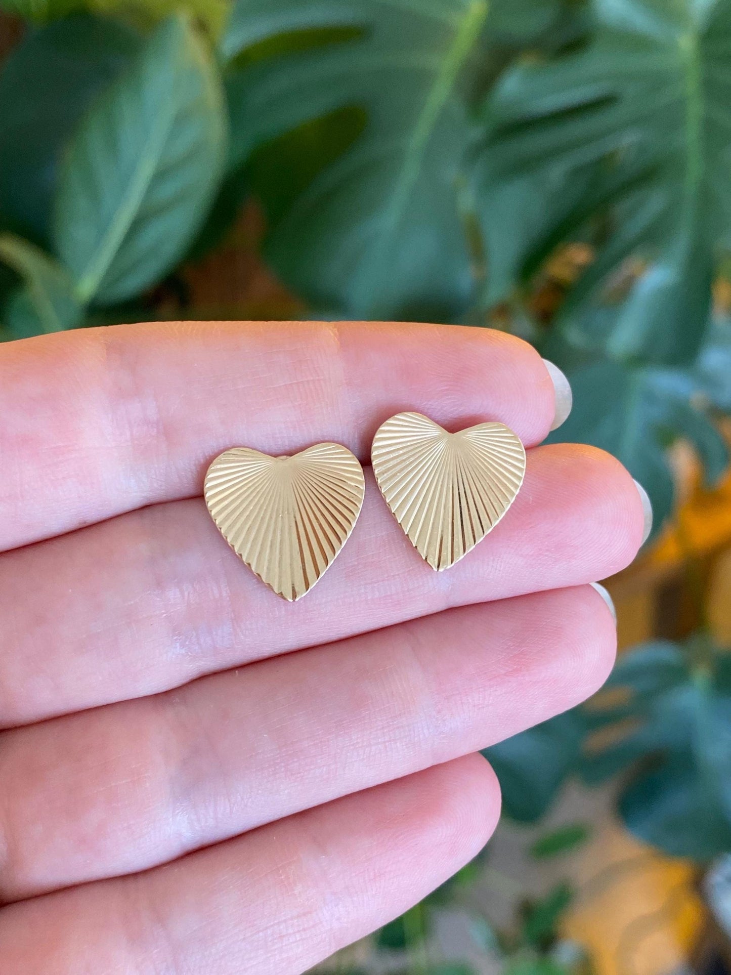 Vintage Solid 14k Yellow Gold Engine Turned Heart Stud Earrings