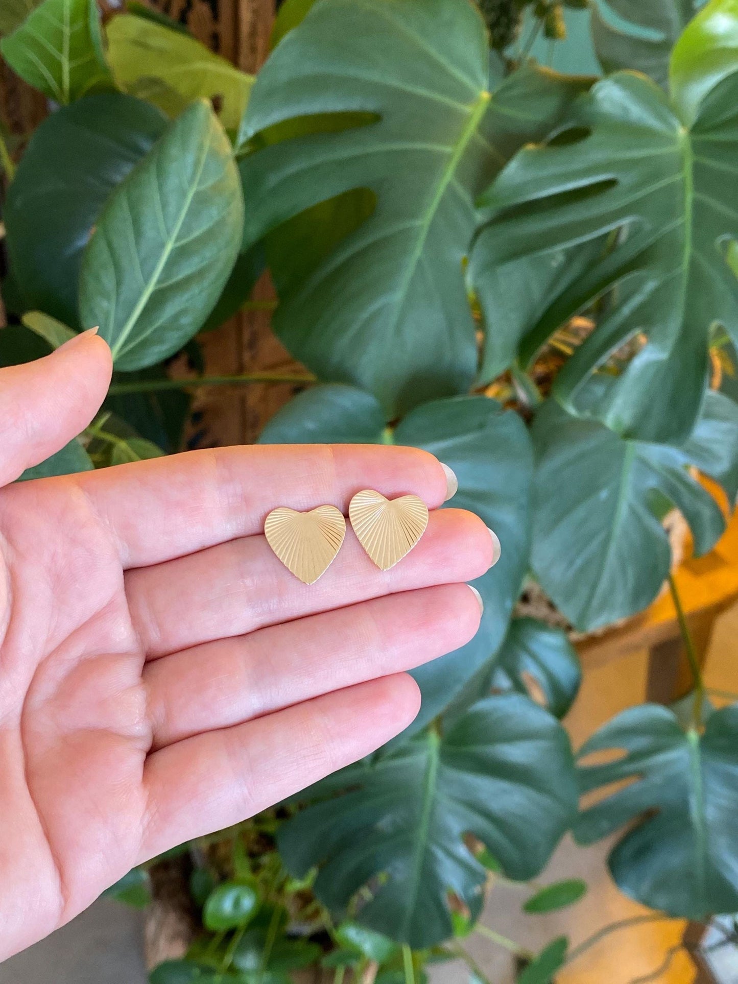 Vintage Solid 14k Yellow Gold Engine Turned Heart Stud Earrings