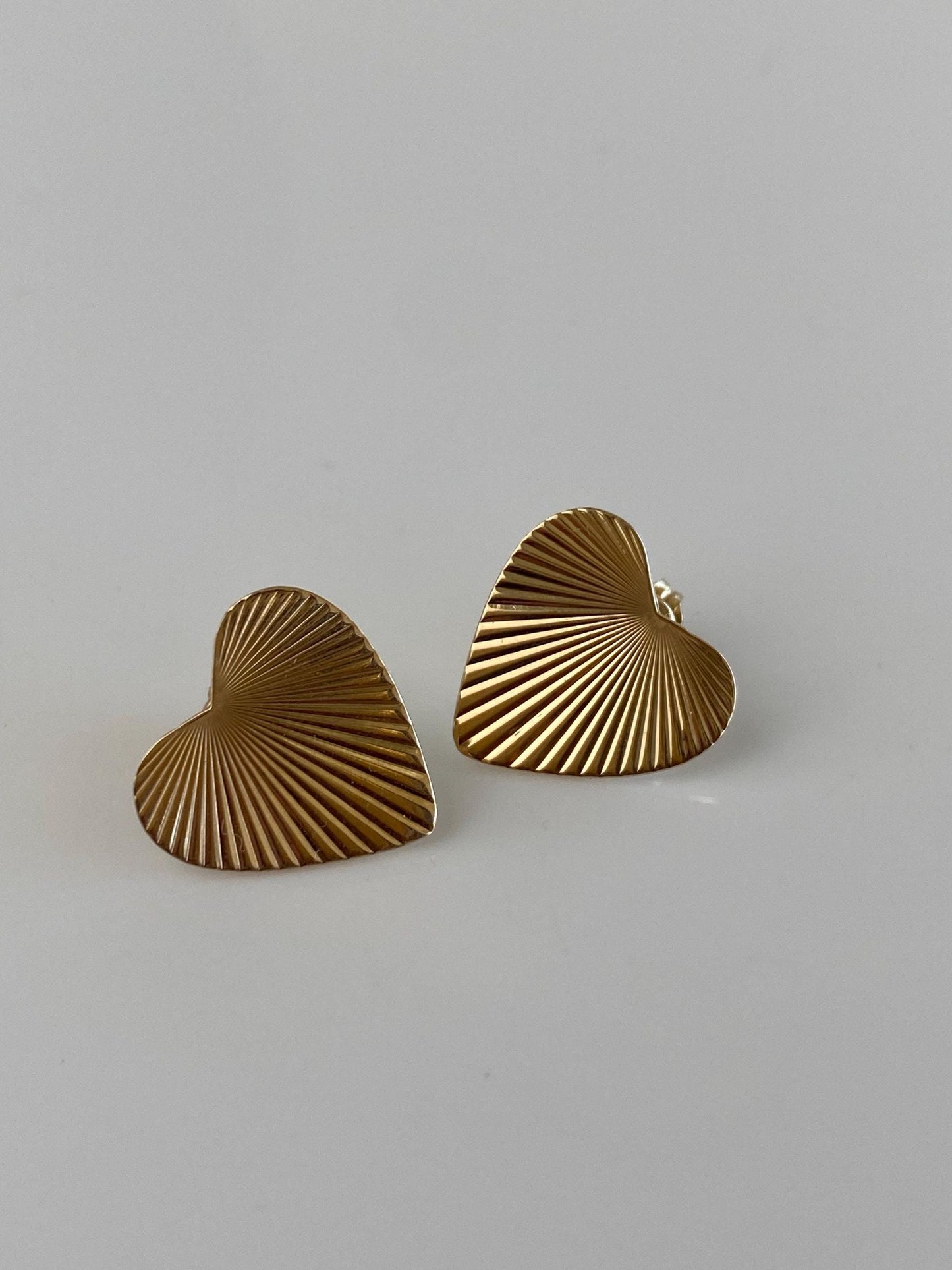 Vintage Solid 14k Yellow Gold Engine Turned Heart Stud Earrings