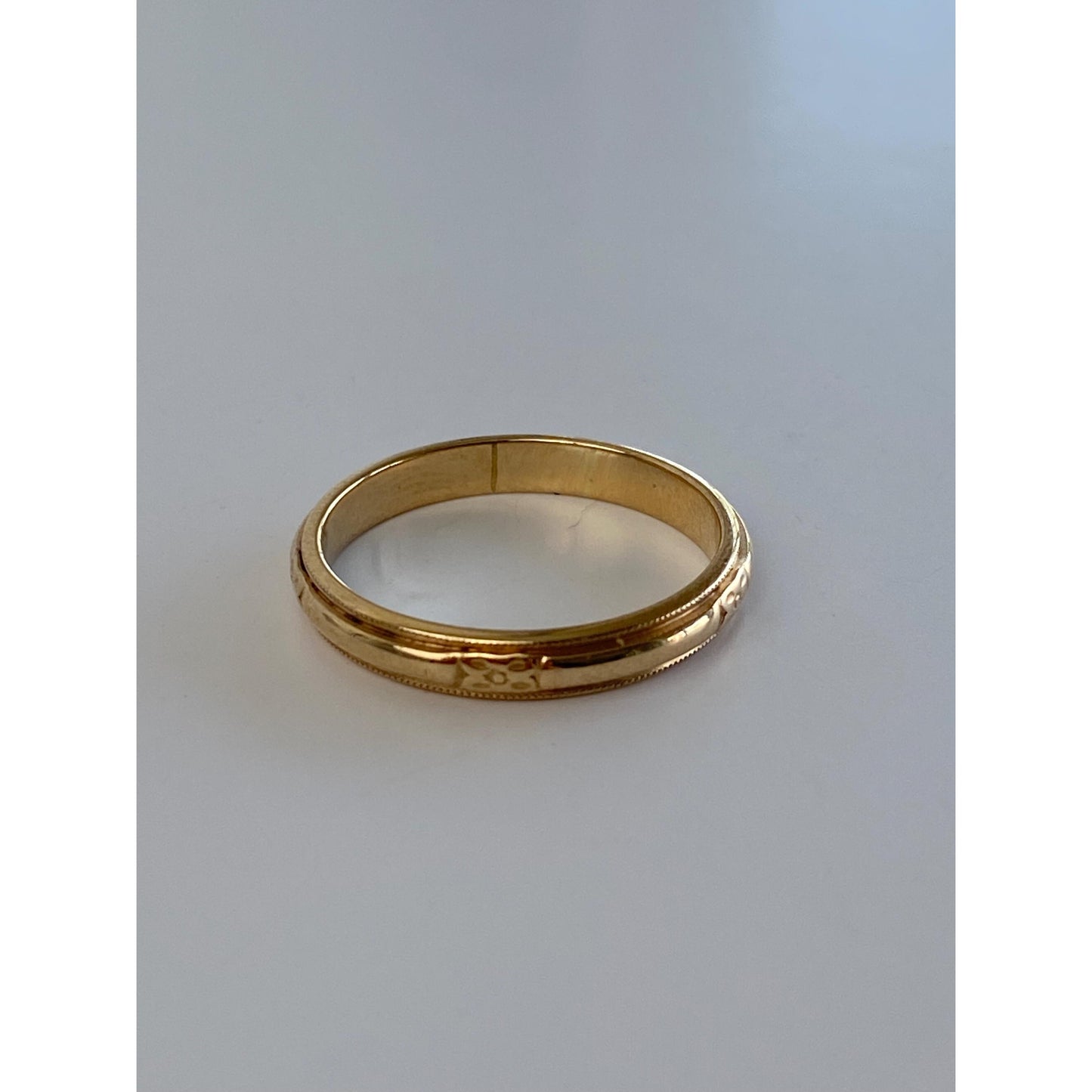 Vintage Solid 14k Yellow Gold Designed Ring Band - Size 5.75