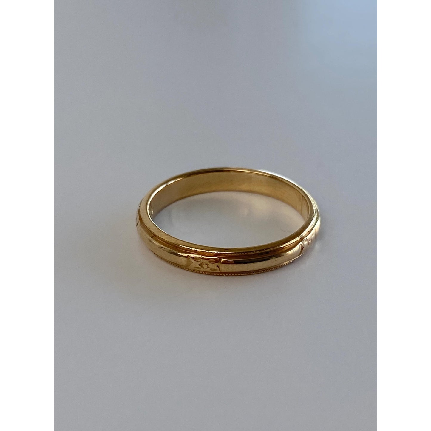 Vintage Solid 14k Yellow Gold Designed Ring Band - Size 5.75
