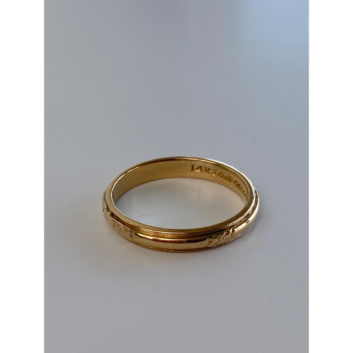 Vintage Solid 14k Yellow Gold Designed Ring Band - Size 5.75