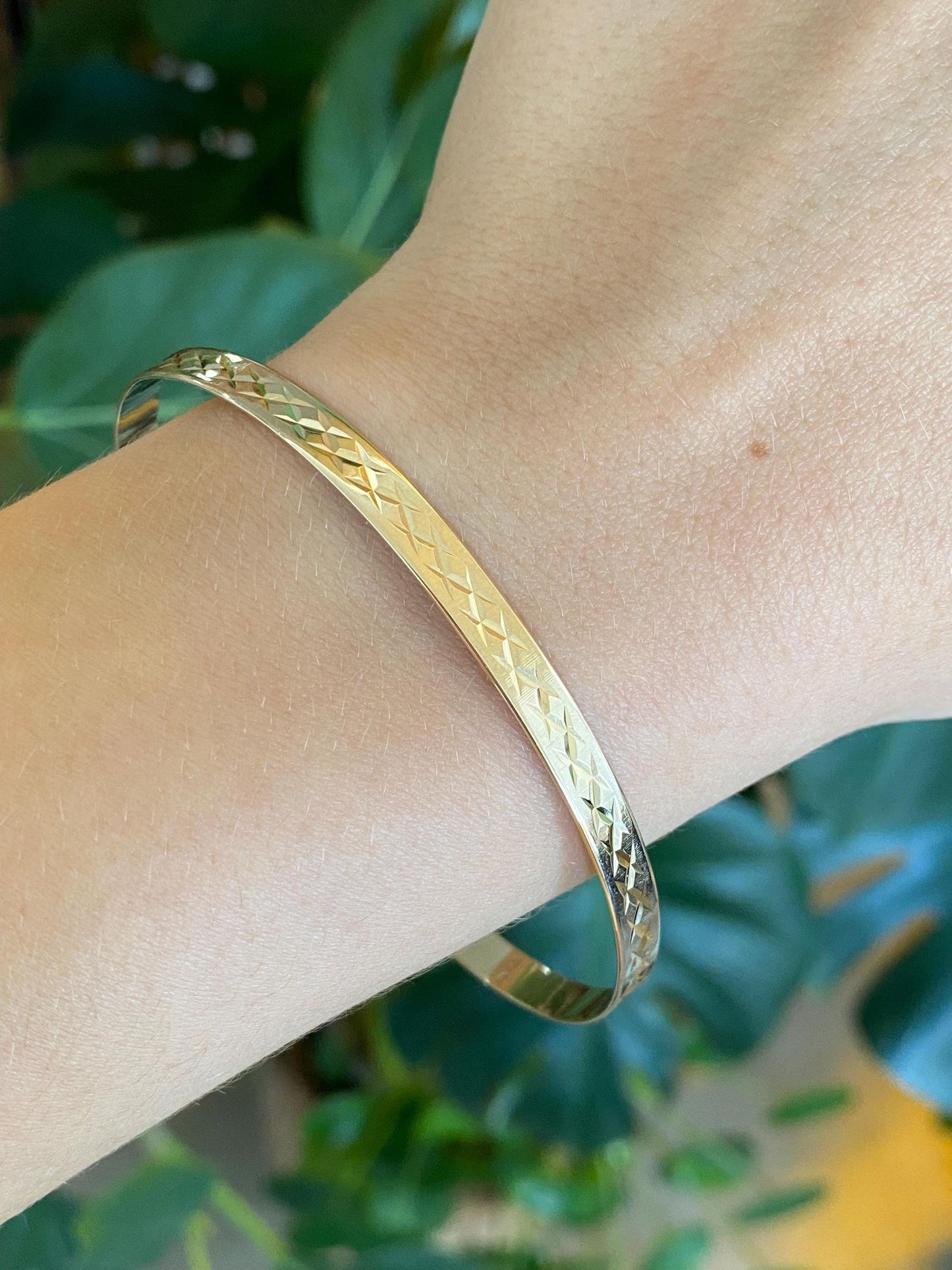 Vintage Solid 14k Yellow Gold Diamond Cut Bangle Bracelet - 8 1/4 Inches