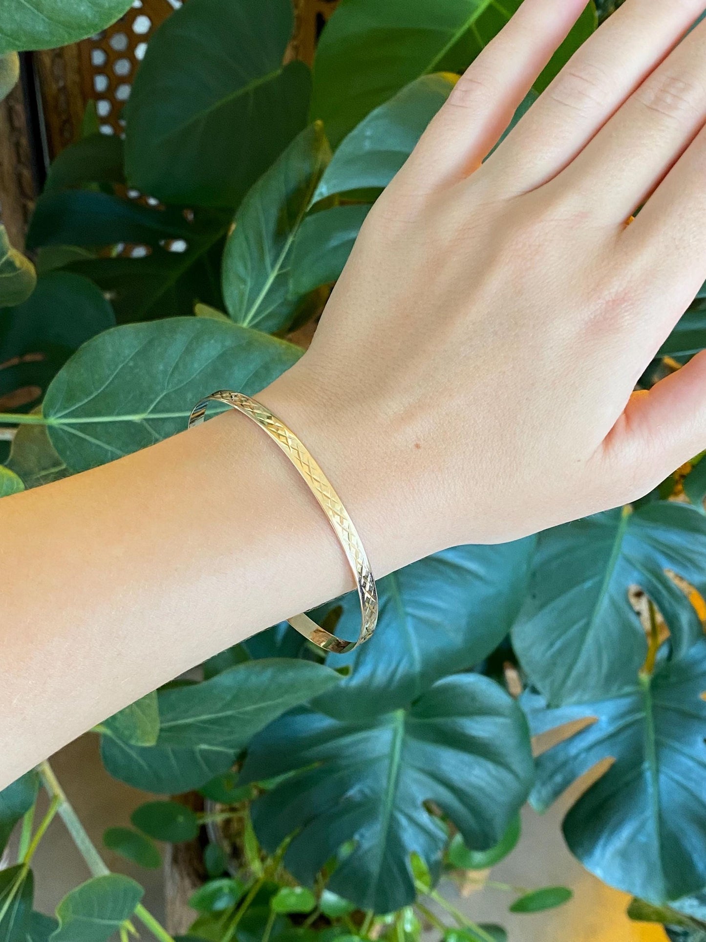 Vintage Solid 14k Yellow Gold Diamond Cut Bangle Bracelet - 8 1/4 Inches