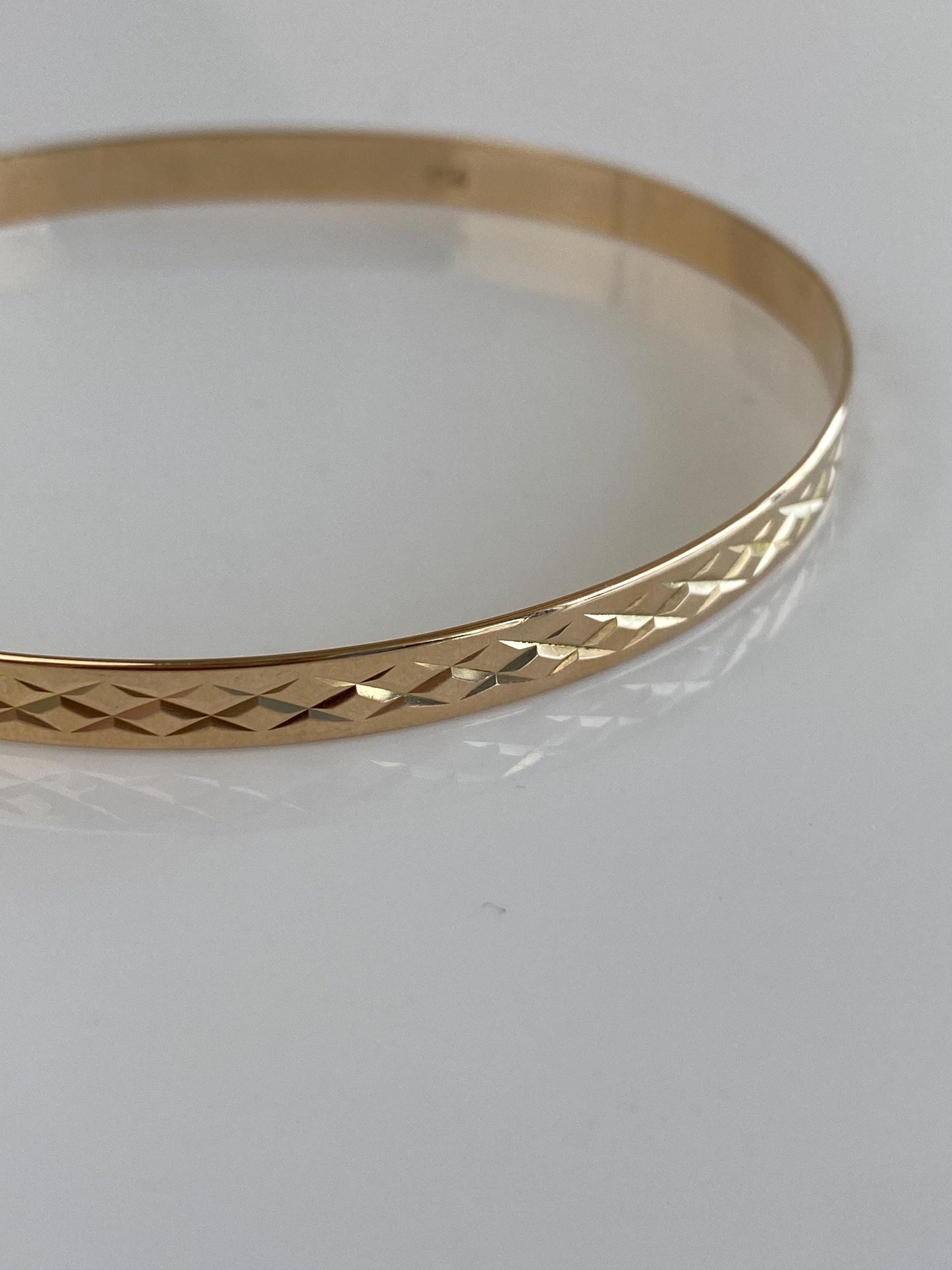 Vintage Solid 14k Yellow Gold Diamond Cut Bangle Bracelet - 8 1/4 Inches