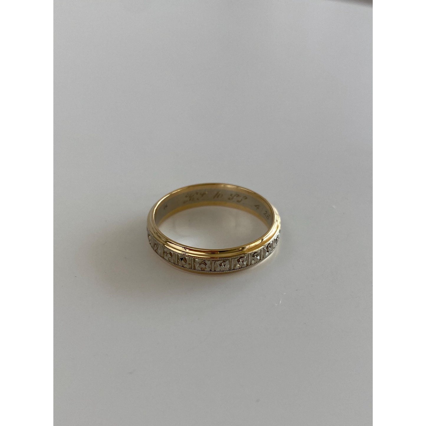 Vintage Solid 14k White & Yellow Gold Designed Ring Band - Size 8.5